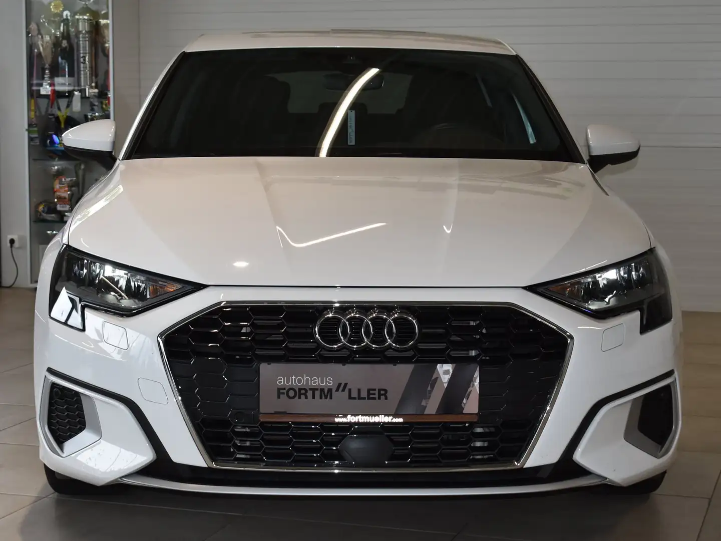Audi A3 40 TFSI e advanced //Sport Weiß - 2
