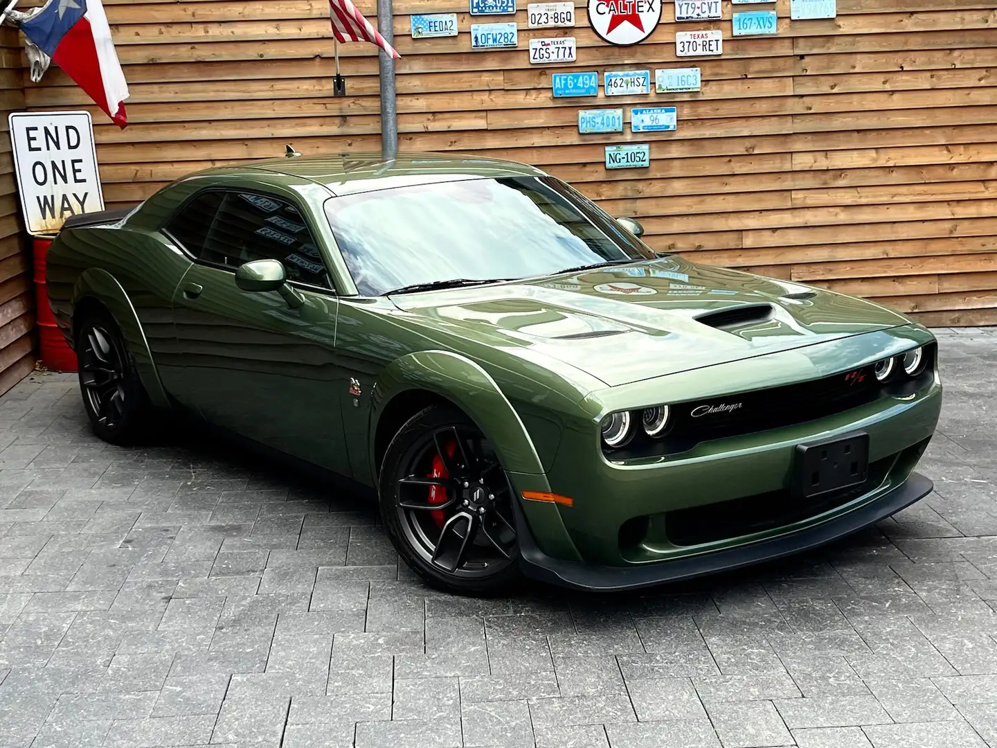 Dodge Challenger 6,4L WIDEBODY Schalter BREMBO Scat Grün - 2