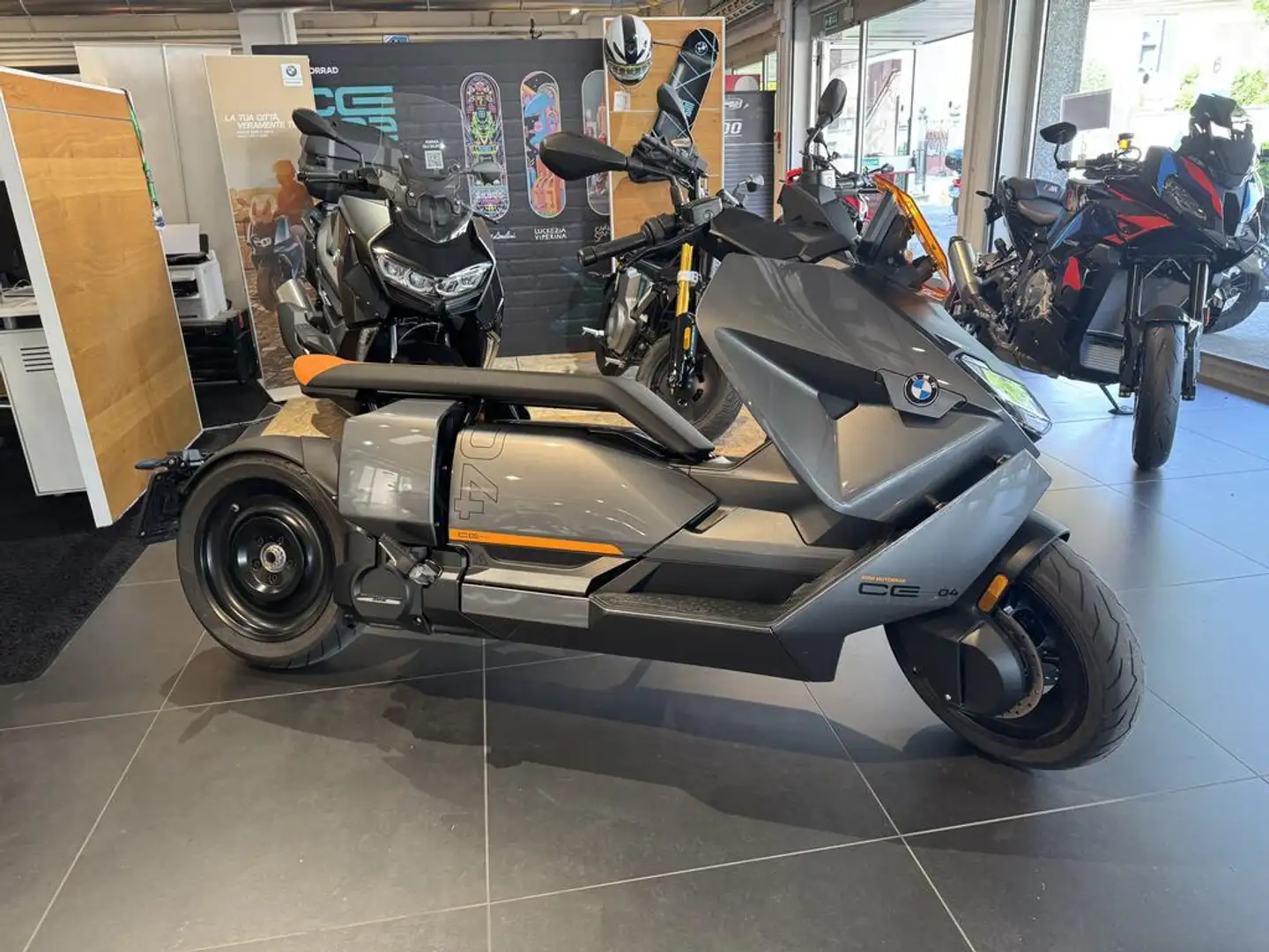 BMW CE 04 Abs Šedá - 2