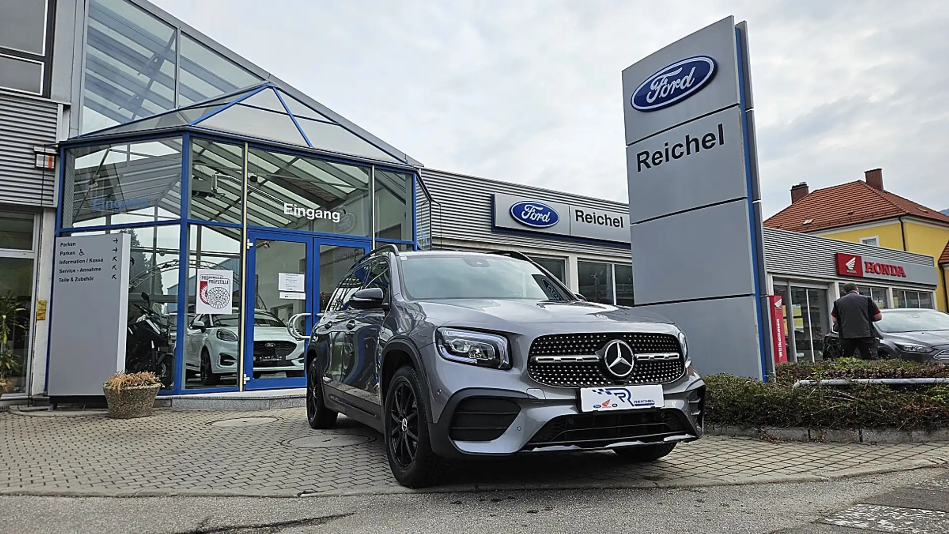 Mercedes-Benz GLB 200 d Aut. Grau - 1