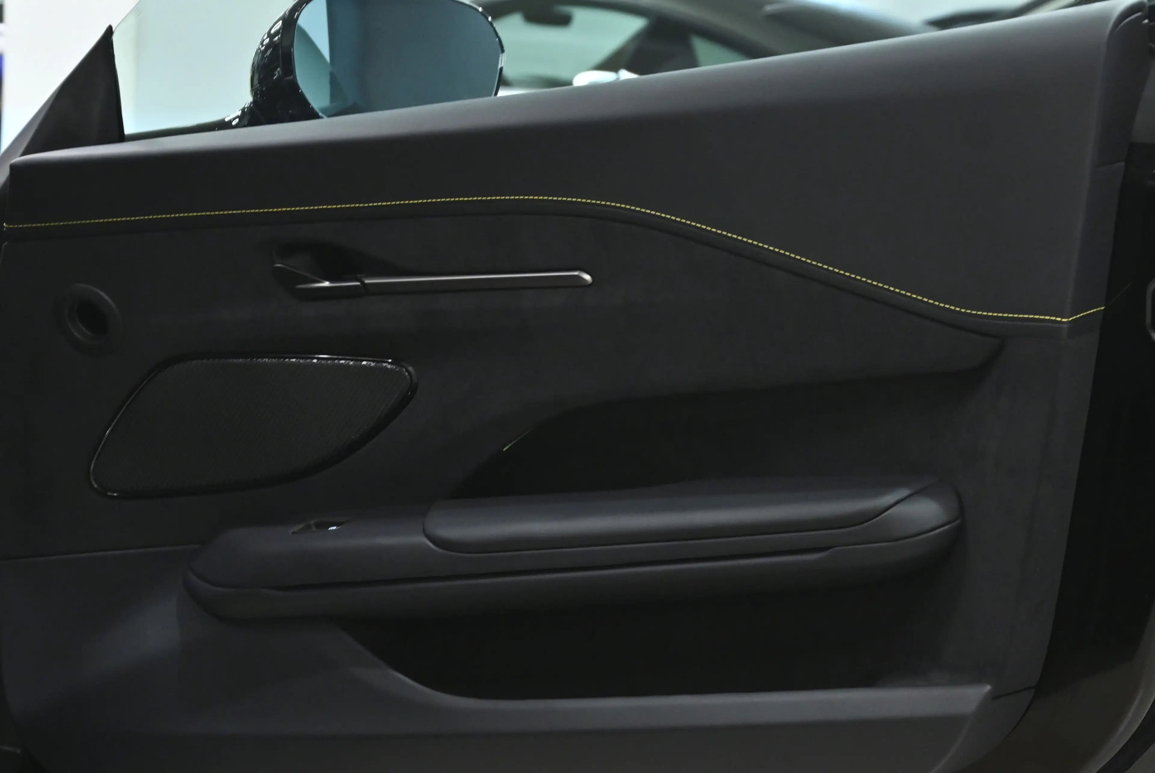 Aston Martin Vantage Vantage Coupe — photo 6