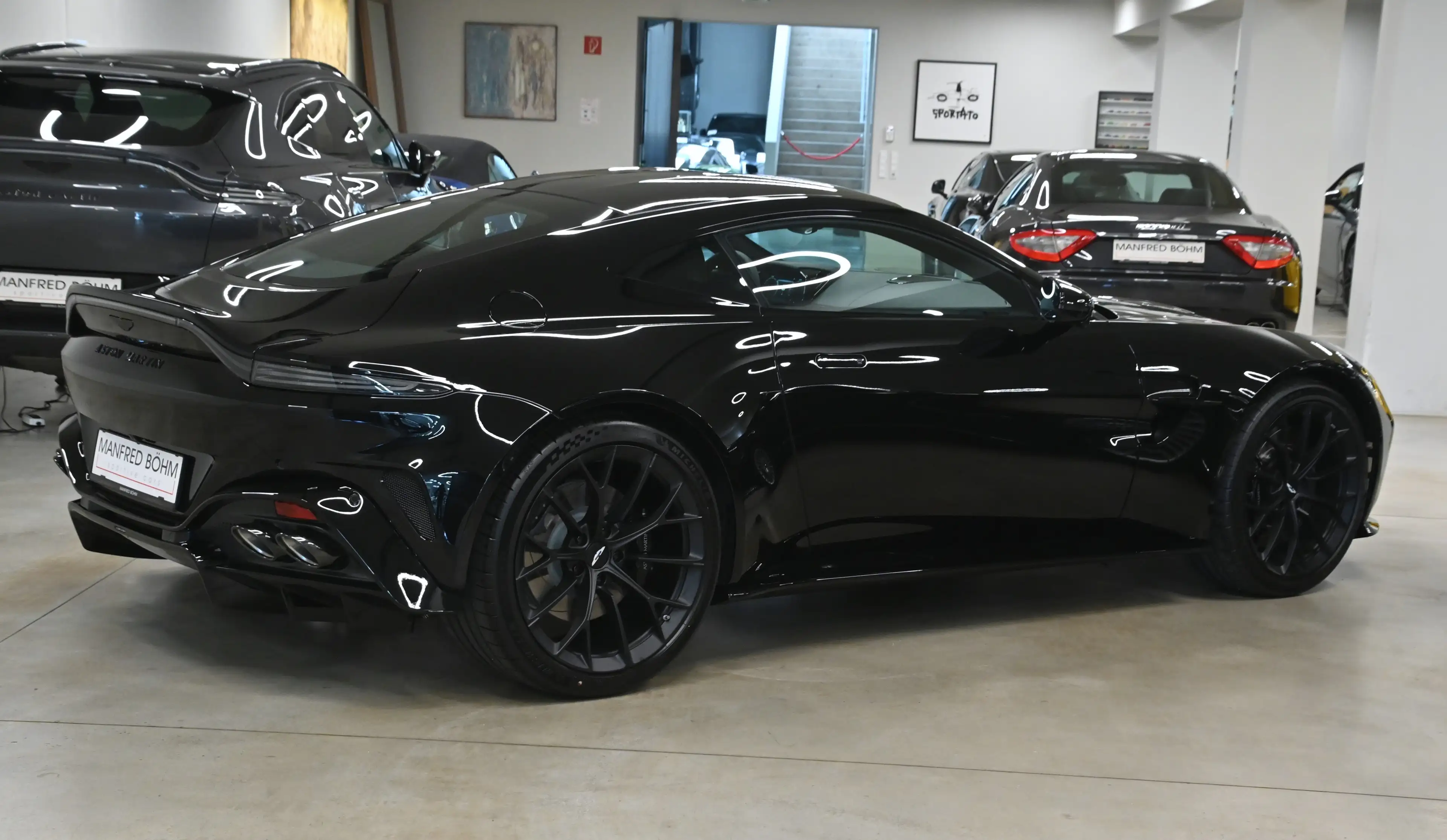 Aston Martin Vantage Vantage Coupe — photo 3