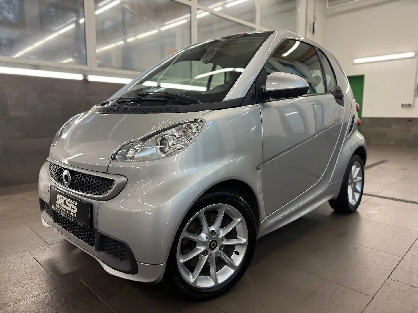 smart forTwo Mhd SHZ KLIMAAUTO NAVI ALU PANO ALLWETTER Silber - 1