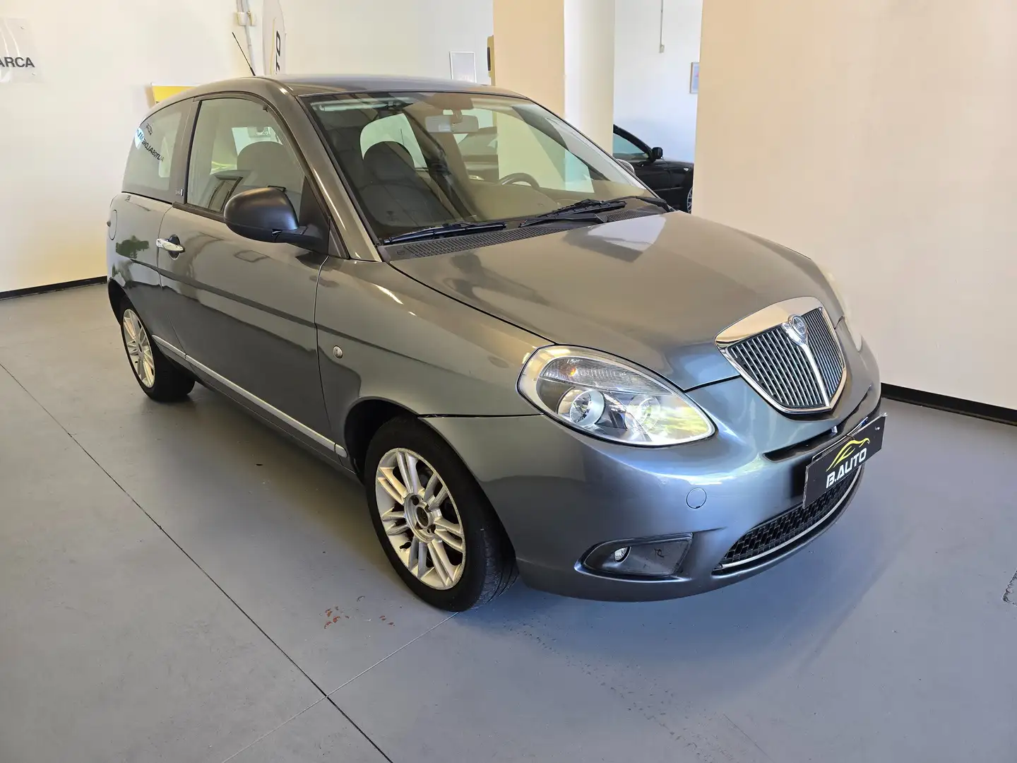 Lancia Ypsilon Ypsilon II 1.2 8v Platinum 69cv Grau - 2