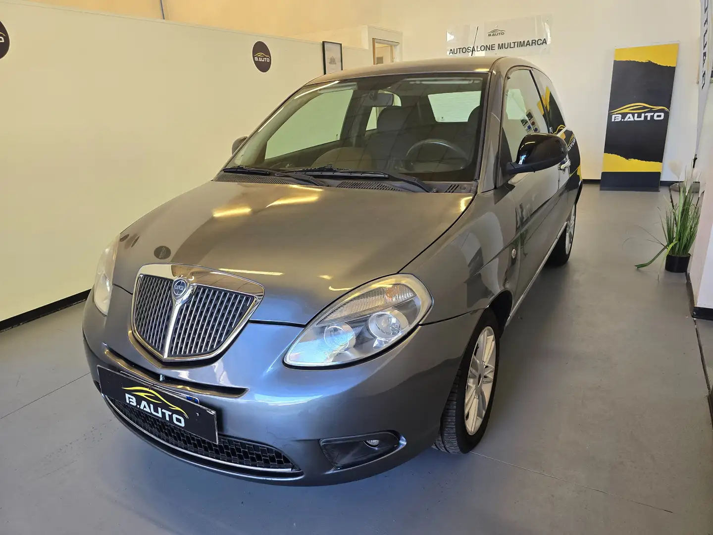 Lancia Ypsilon Ypsilon II 1.2 8v Platinum 69cv Grau - 1