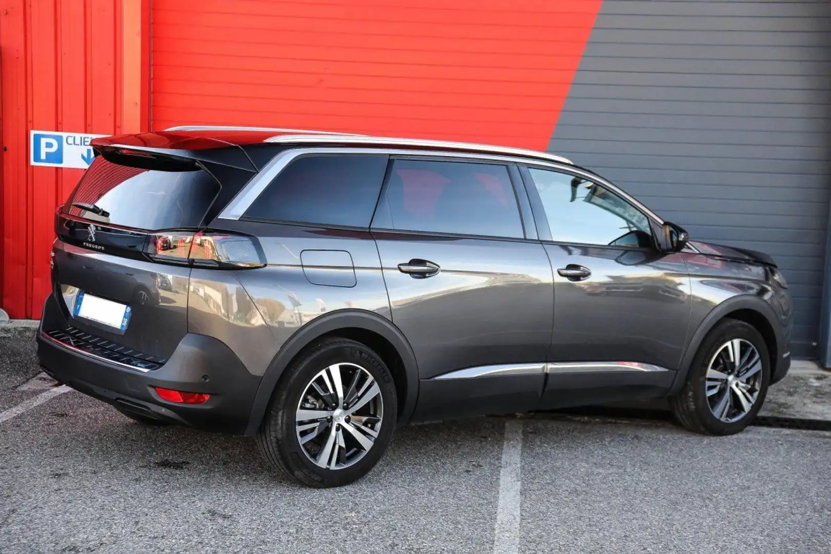 Peugeot 5008 1.2i Hybrid 136 e-DCS6 Allure Pack CHAINE 7 PLACES CAMERA CARPLAY Gris - 2