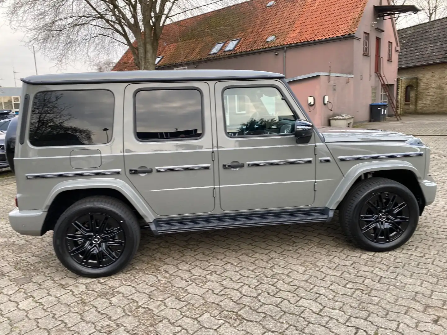 Mercedes-Benz G 450 d AMG Exclusive Line Night-Paket I u II Grau - 2