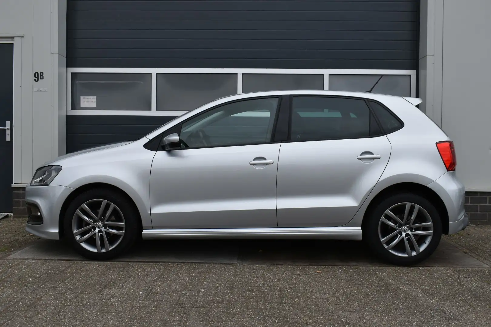 Volkswagen Polo 1.2 TSI R-Line Comfortline Grijs - 2