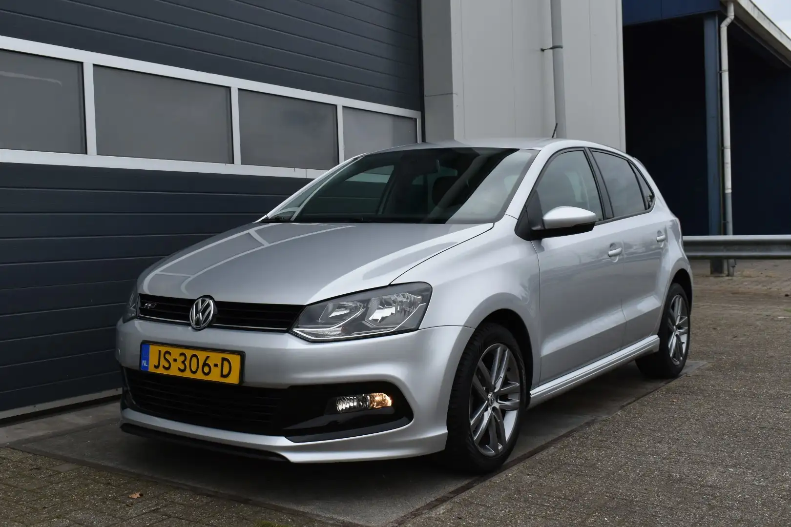 Volkswagen Polo 1.2 TSI R-Line Comfortline Grijs - 1