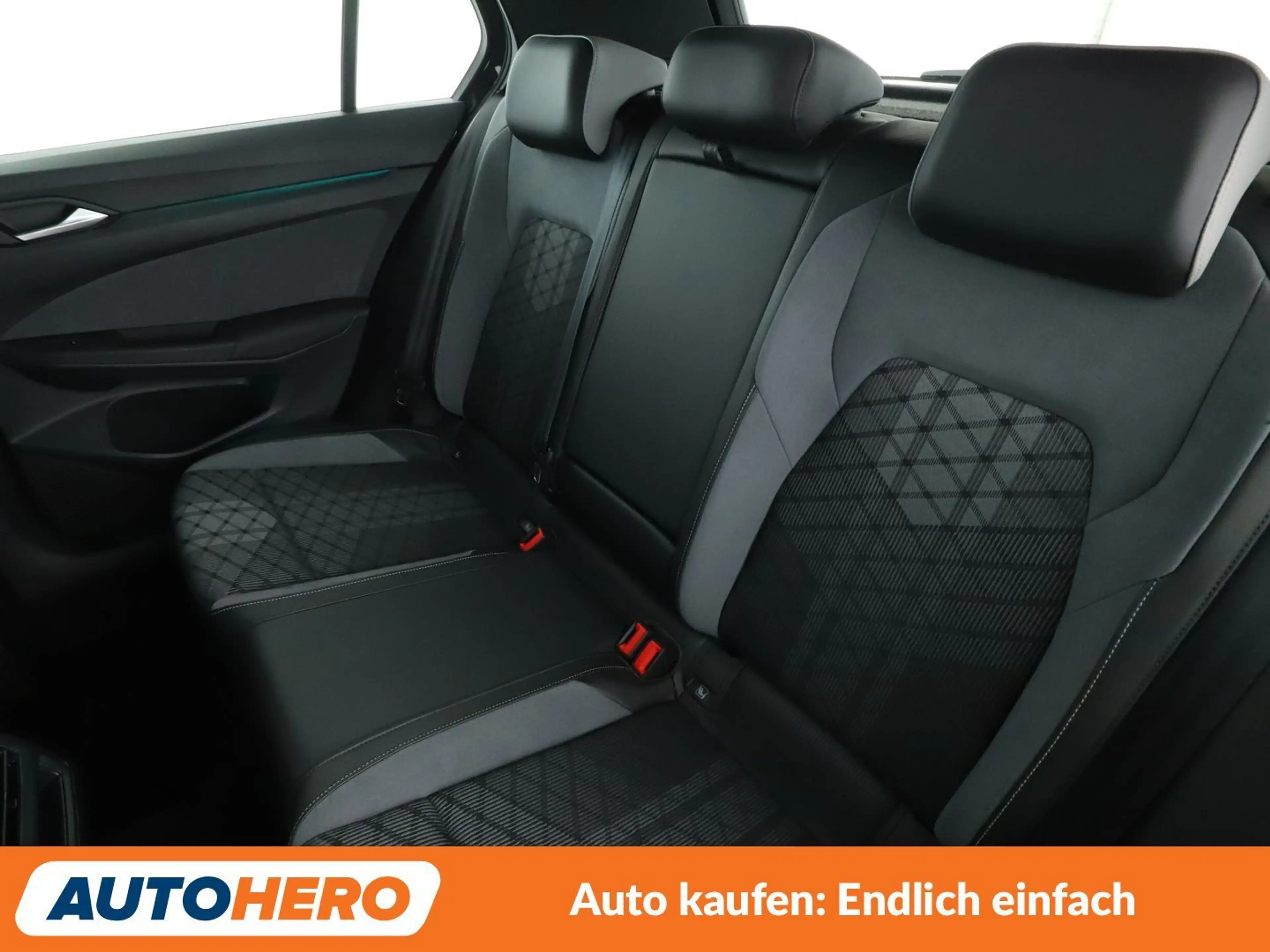 Volkswagen Golf 1.5 eTSI ACT R-Line — photo 14