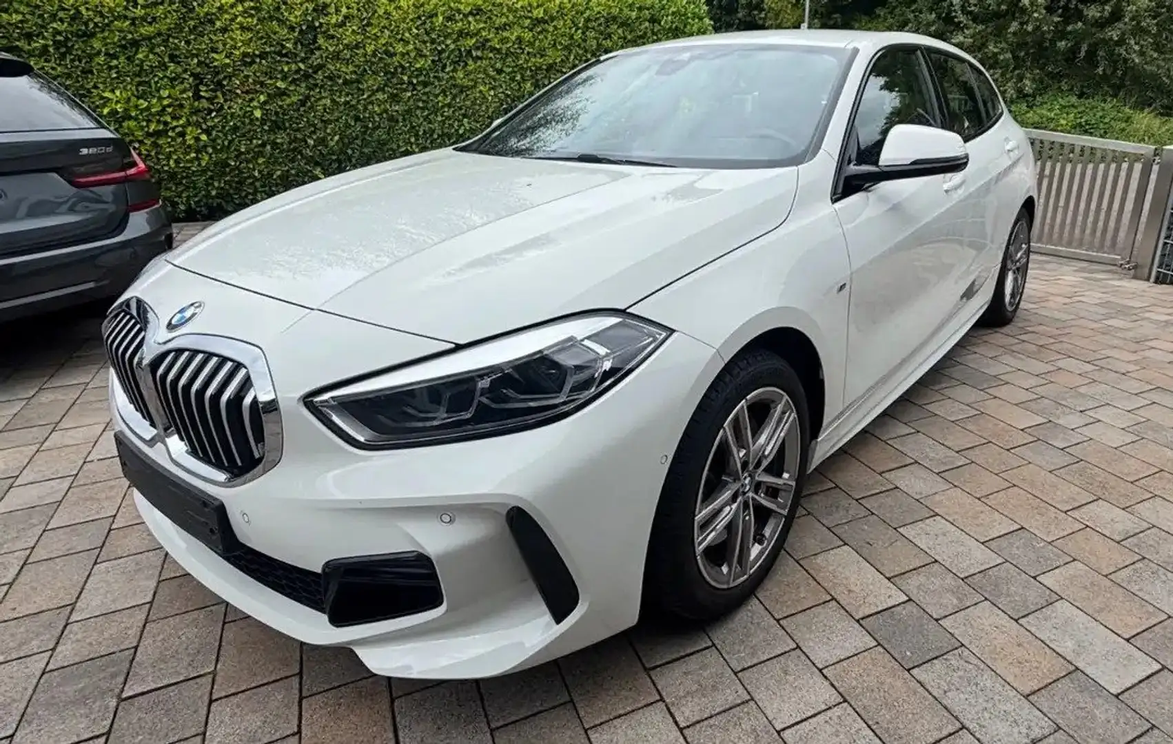 BMW 120 d M-SPORT LED/COMFORT/PDC/ACC/COMFORT/LIVEPRO Blanc - 1