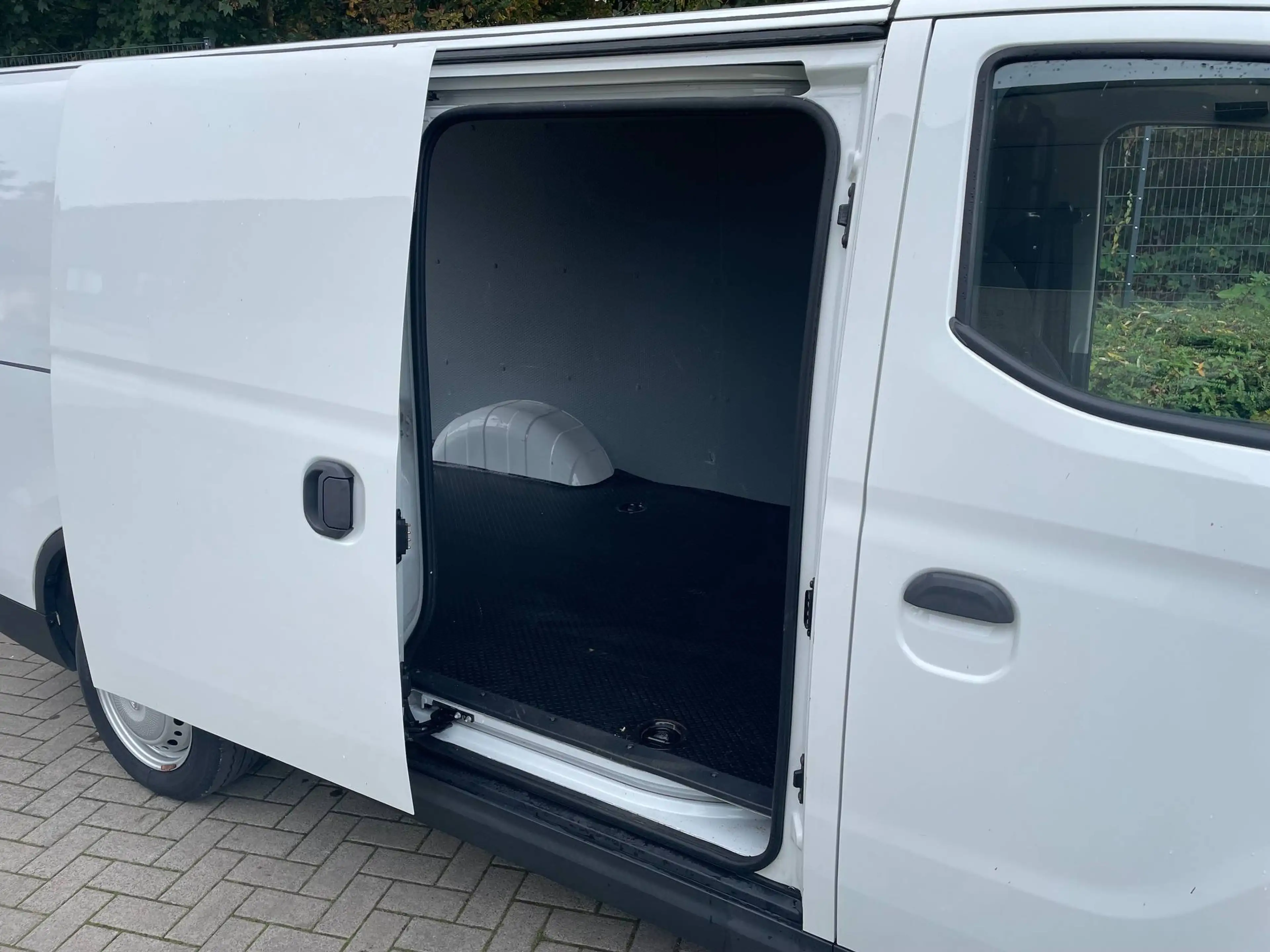 Maxus eDeliver 3 Elektro Transporter — photo 5