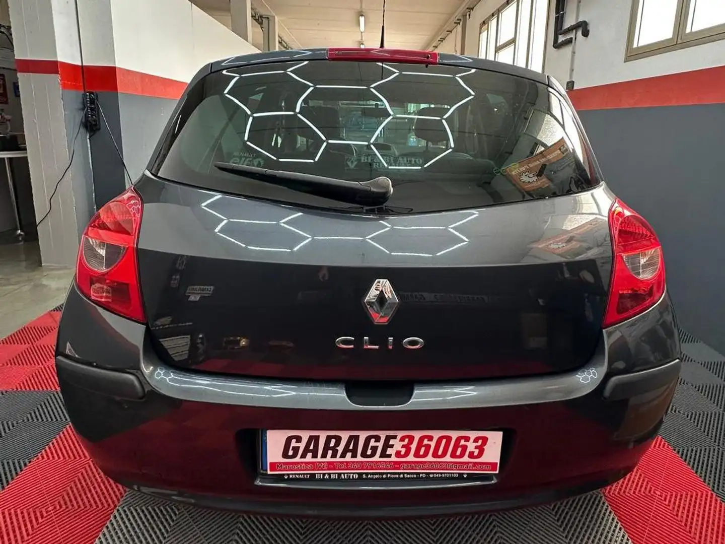 Renault Clio Clio III 2005 5p 1.2 16v Le Iene Gris - 2