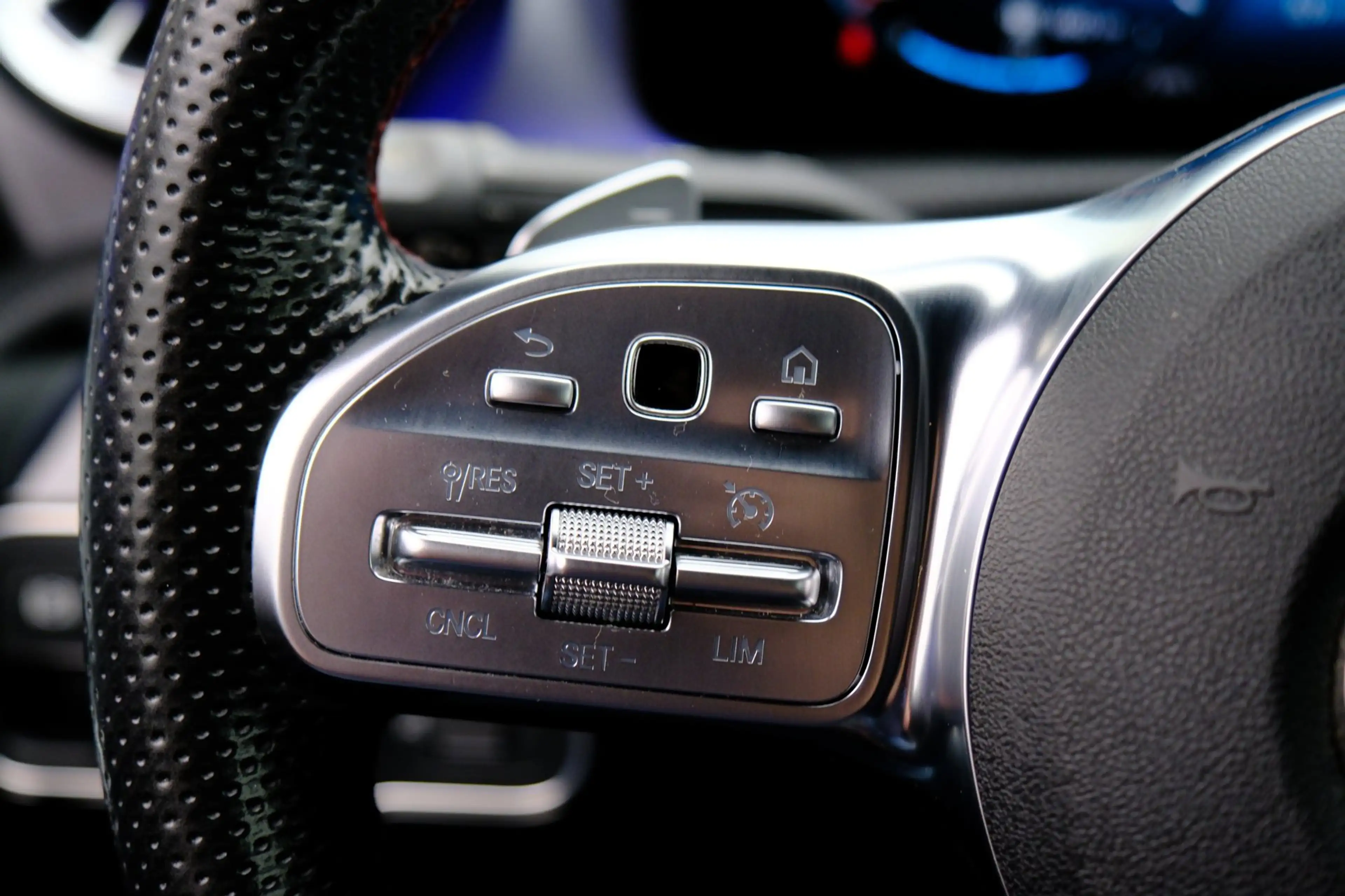 Mercedes-Benz CLA 180 d Business Solution AMG Aut. Leder-Alcantara|Navi| — photo 43