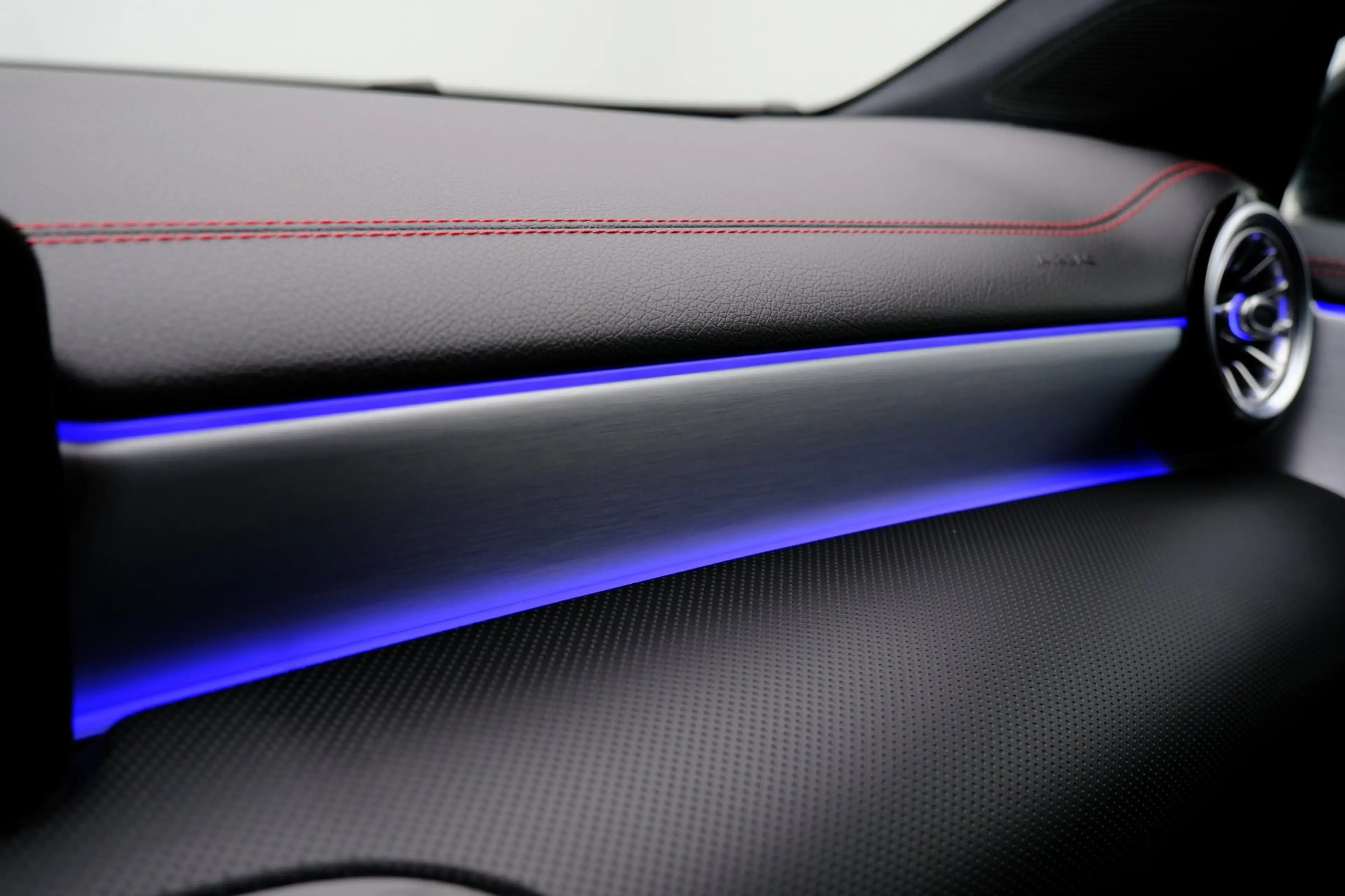 Mercedes-Benz CLA 180 d Business Solution AMG Aut. Leder-Alcantara|Navi| — photo 29