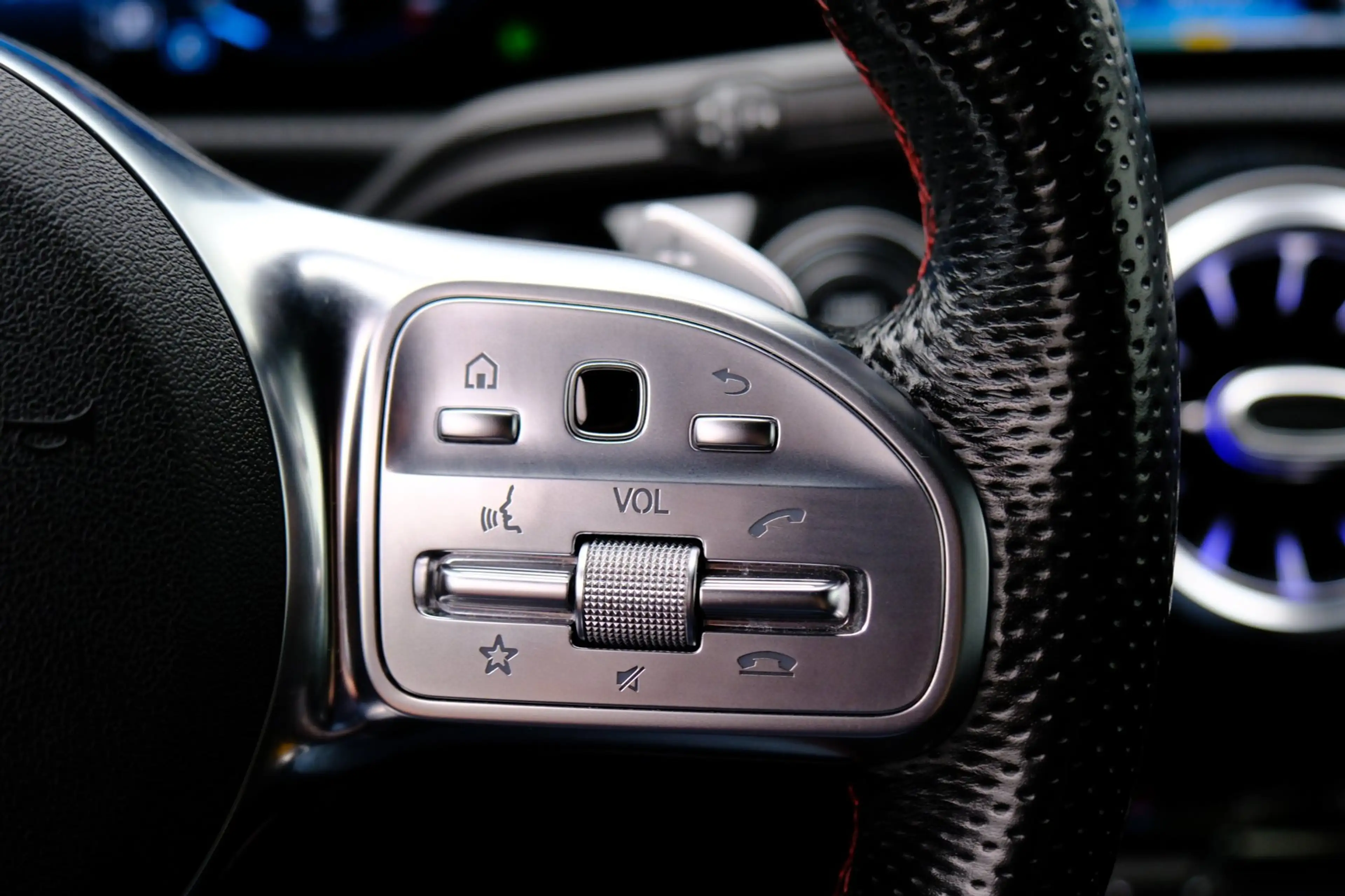 Mercedes-Benz CLA 180 d Business Solution AMG Aut. Leder-Alcantara|Navi| — photo 45