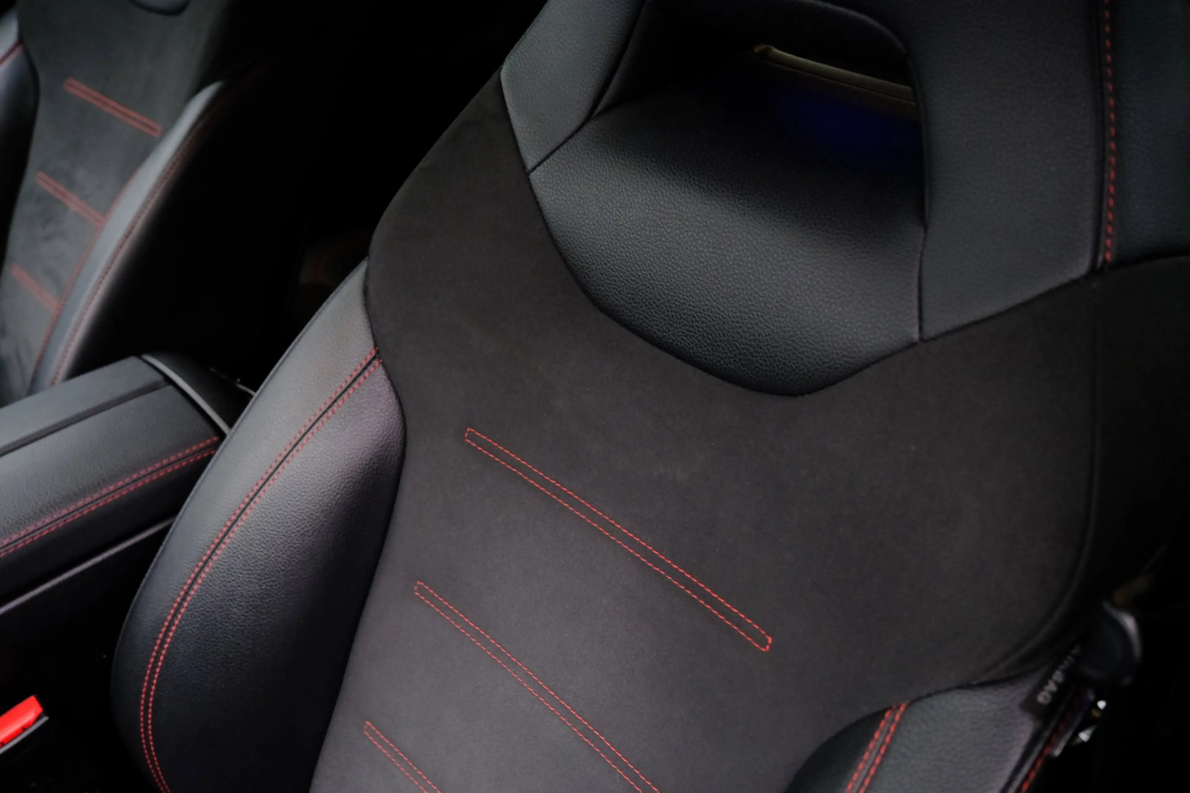 Mercedes-Benz CLA 180 d Business Solution AMG Aut. Leder-Alcantara|Navi| — photo 47