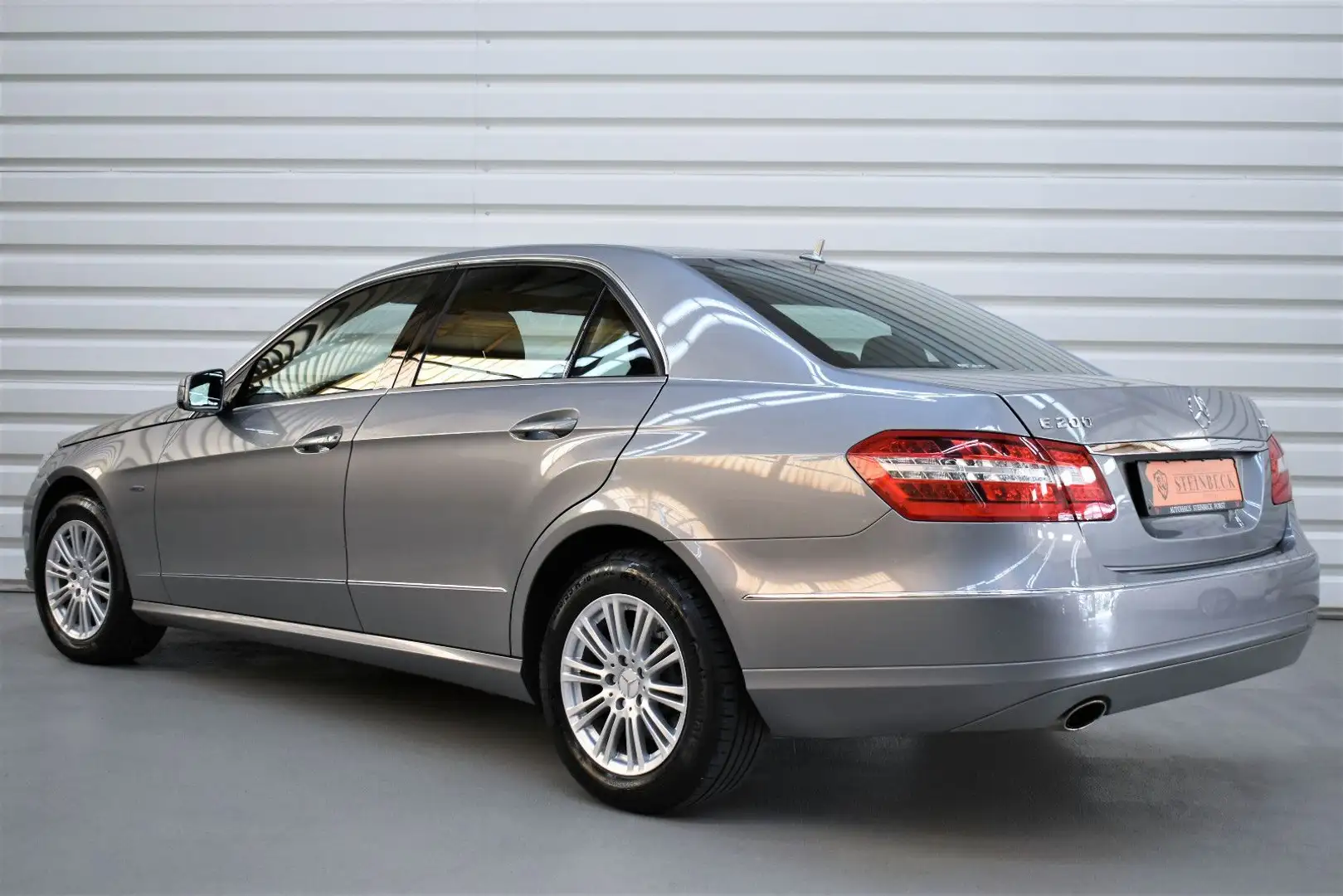 Mercedes-Benz E 200 E200 Elegance+Navi+Schiebedach+SHZ+53.400KM Gris - 2