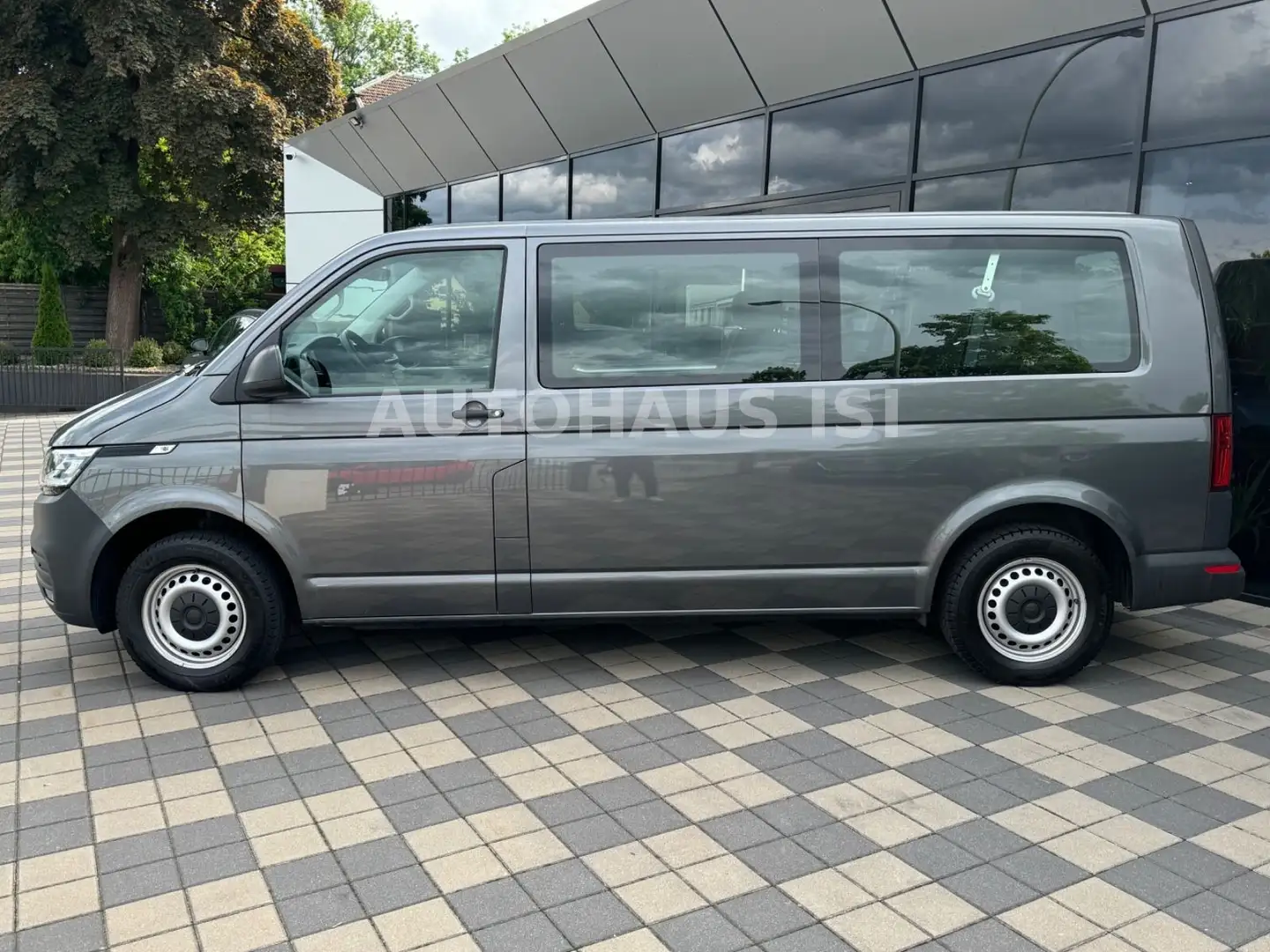 Volkswagen T6 Transporter 2.0 TDI LANG 4MOTION,8-SITZER,ACC Grau - 2