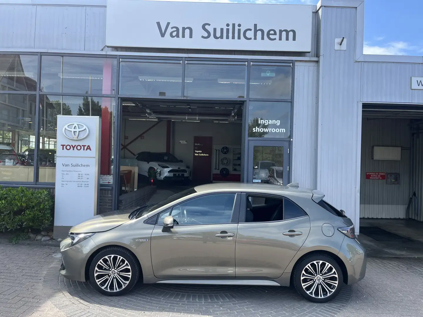 Toyota Corolla 1.8 Hybrid Dynamic Groen - 1