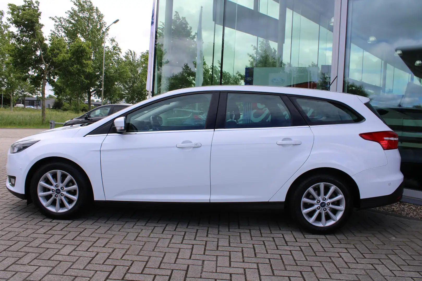 Ford Focus Wagon 1.0 EcoBoost Titanium | Navigatie | Climate Blanco - 2