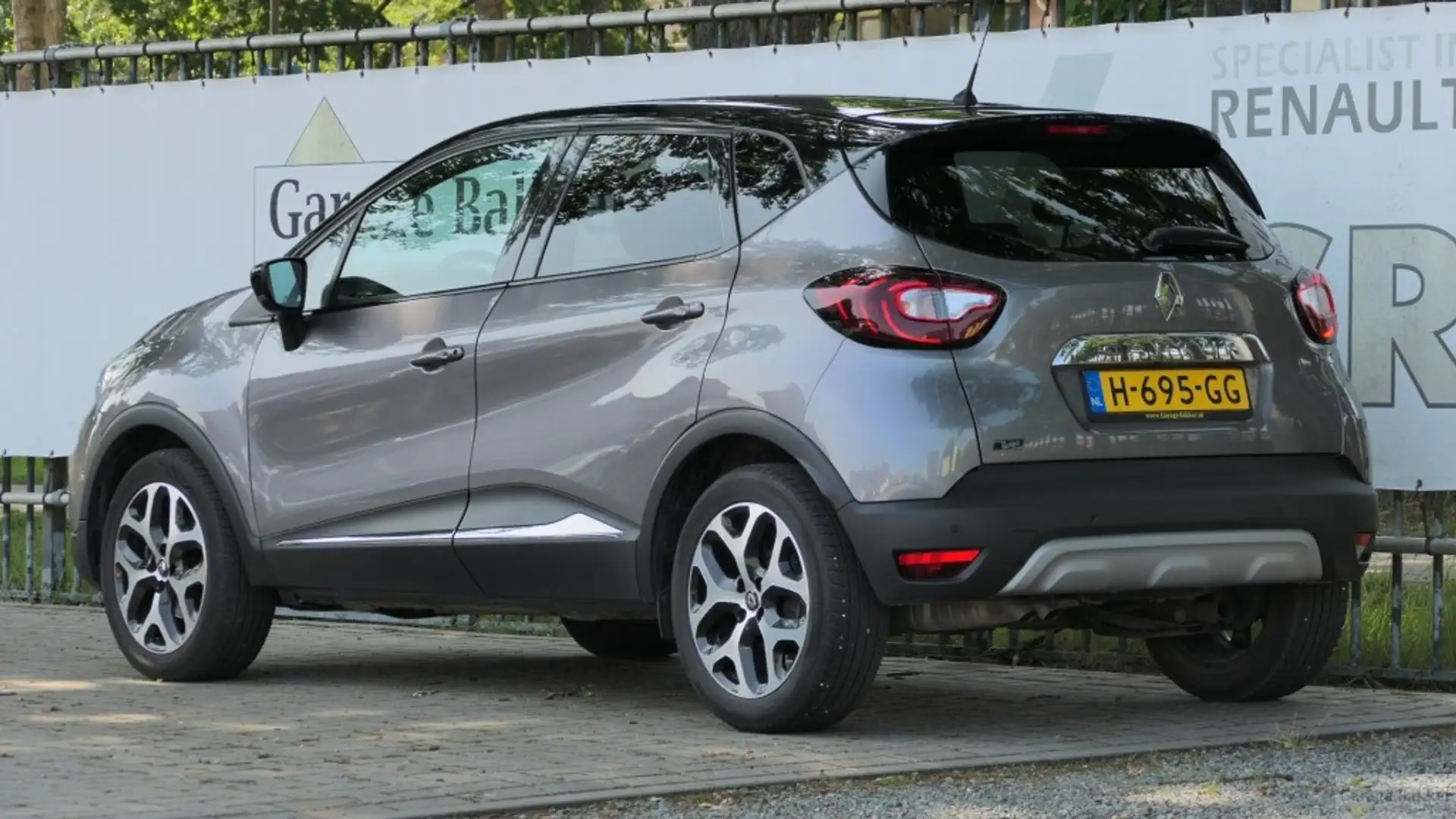 Renault Captur TCe 130 Intens Grijs - 2