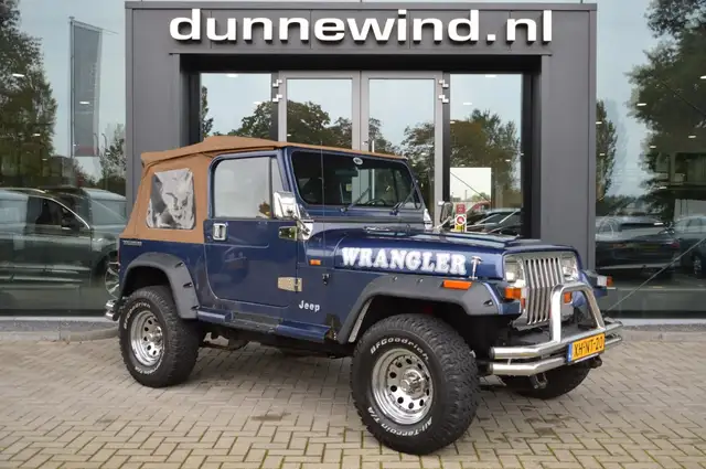 Jeep Wrangler LAREDO *SOFT TOP*