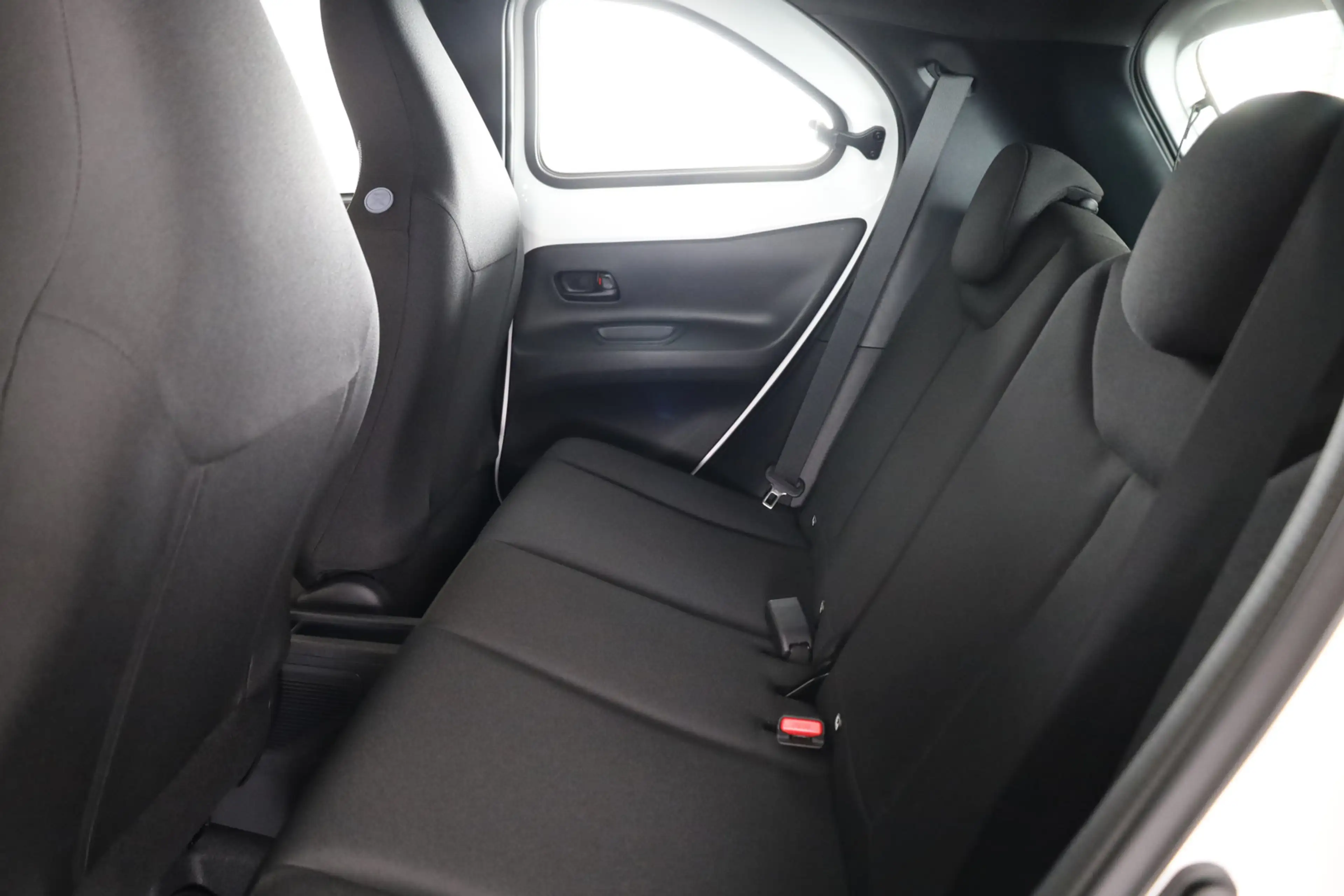 Toyota Aygo X Hybrid 115 Play + Go Pack — photo 14