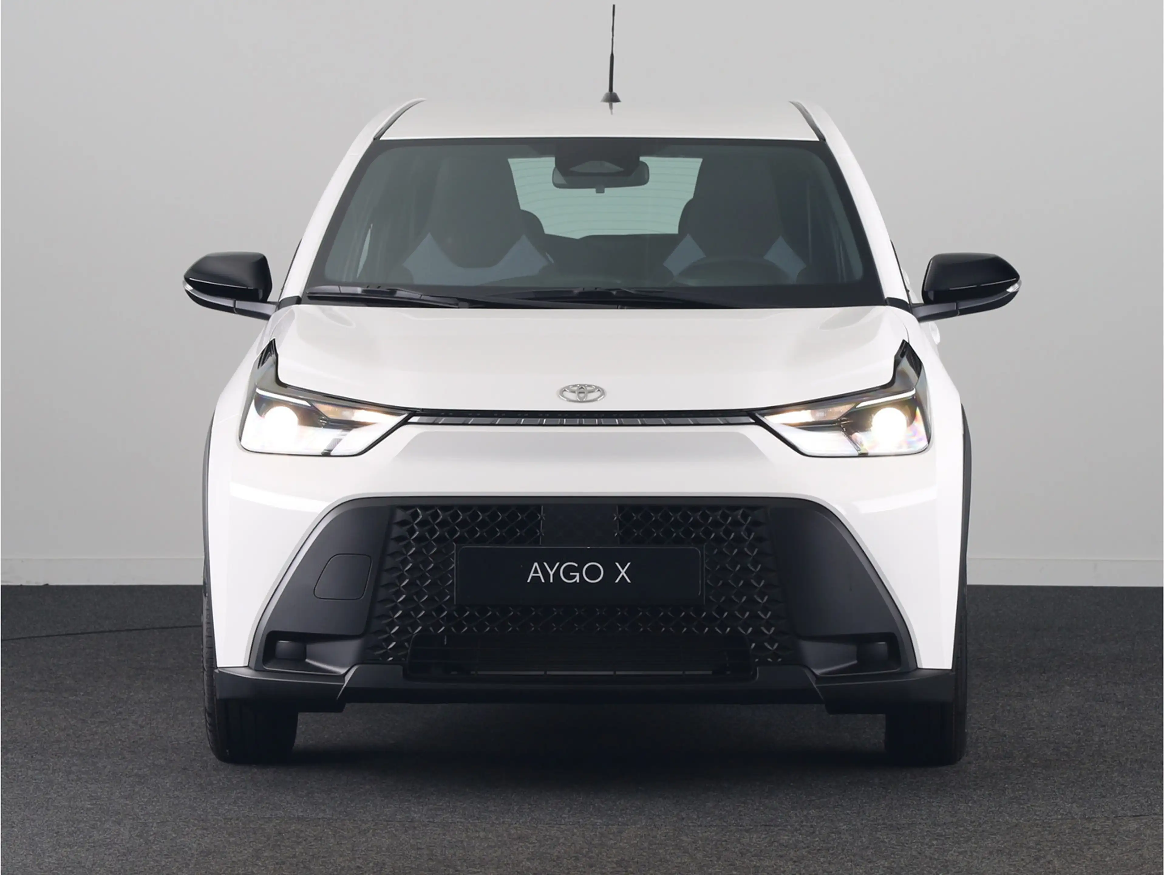 Toyota Aygo X Hybrid 115 Play + Go Pack — photo 15
