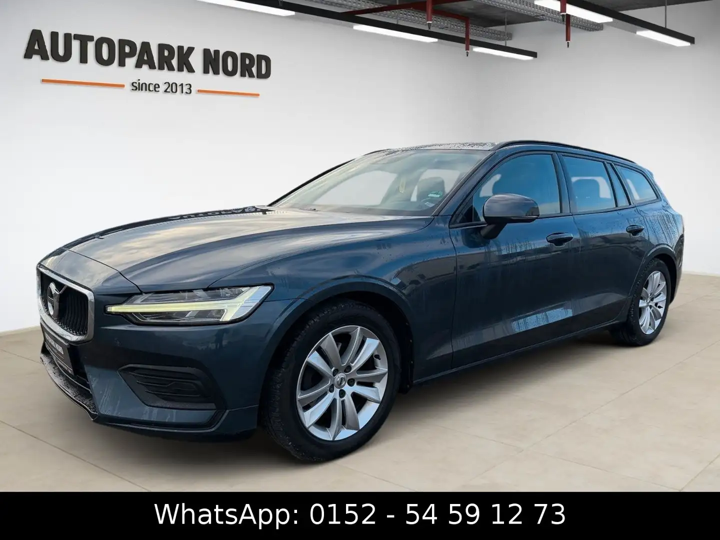Volvo V60 Kombi Momentum/AHK/SHZ/TEMP/LED/NAVI Blau - 1