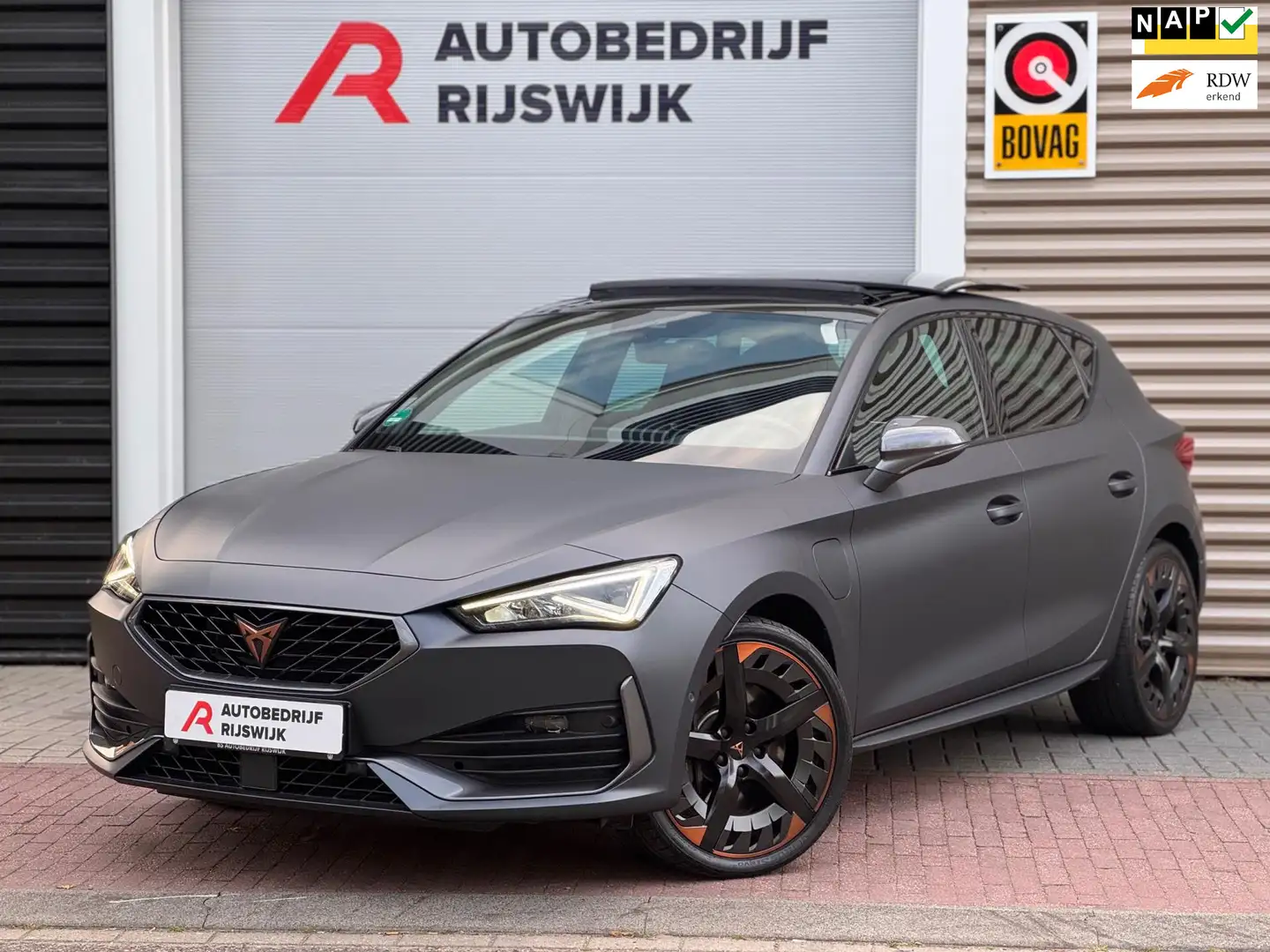 CUPRA Leon 1.4 e-Hybrid VZ Pano/Memory/Matrix Gris - 1