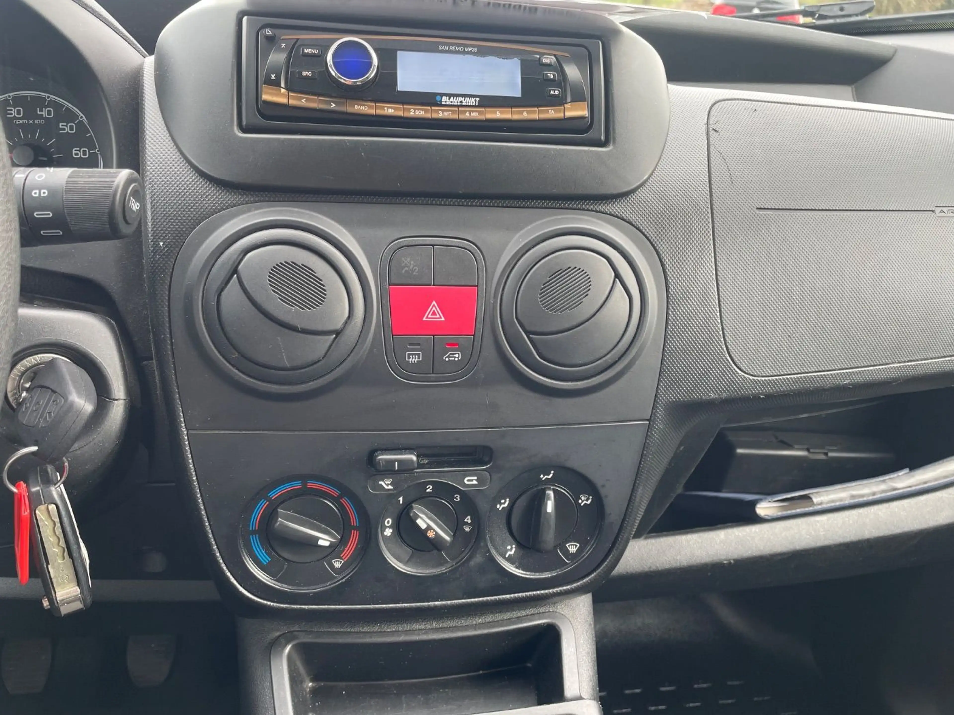 Peugeot Bipper 1.3 HDi Klima Beifahrersitz klappbar — photo 9