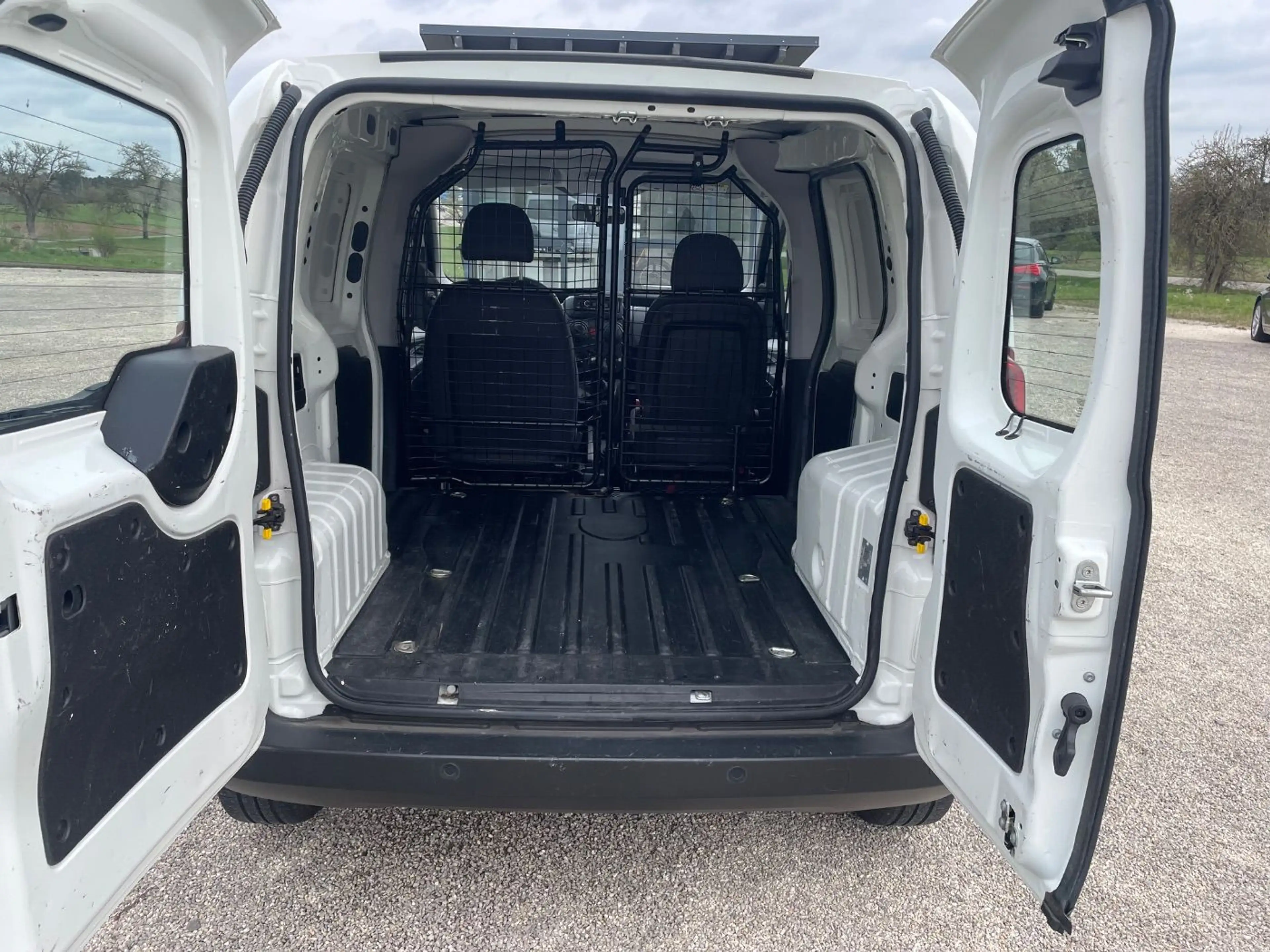 Peugeot Bipper 1.3 HDi Klima Beifahrersitz klappbar — photo 14