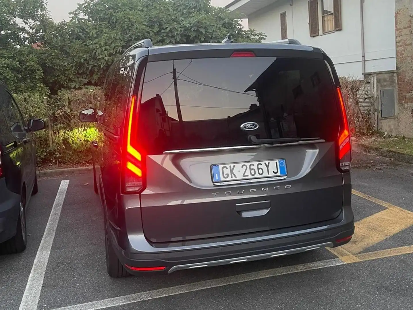 Ford Grand Tourneo Connect Grigio - 2