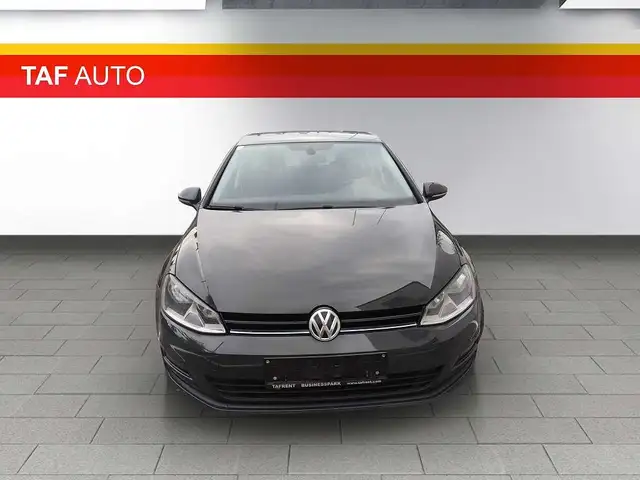 Volkswagen Golf view 3