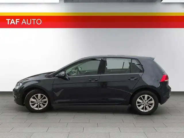Volkswagen Golf view 4