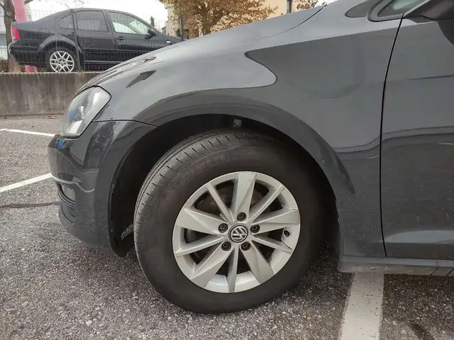 Volkswagen Golf view 5