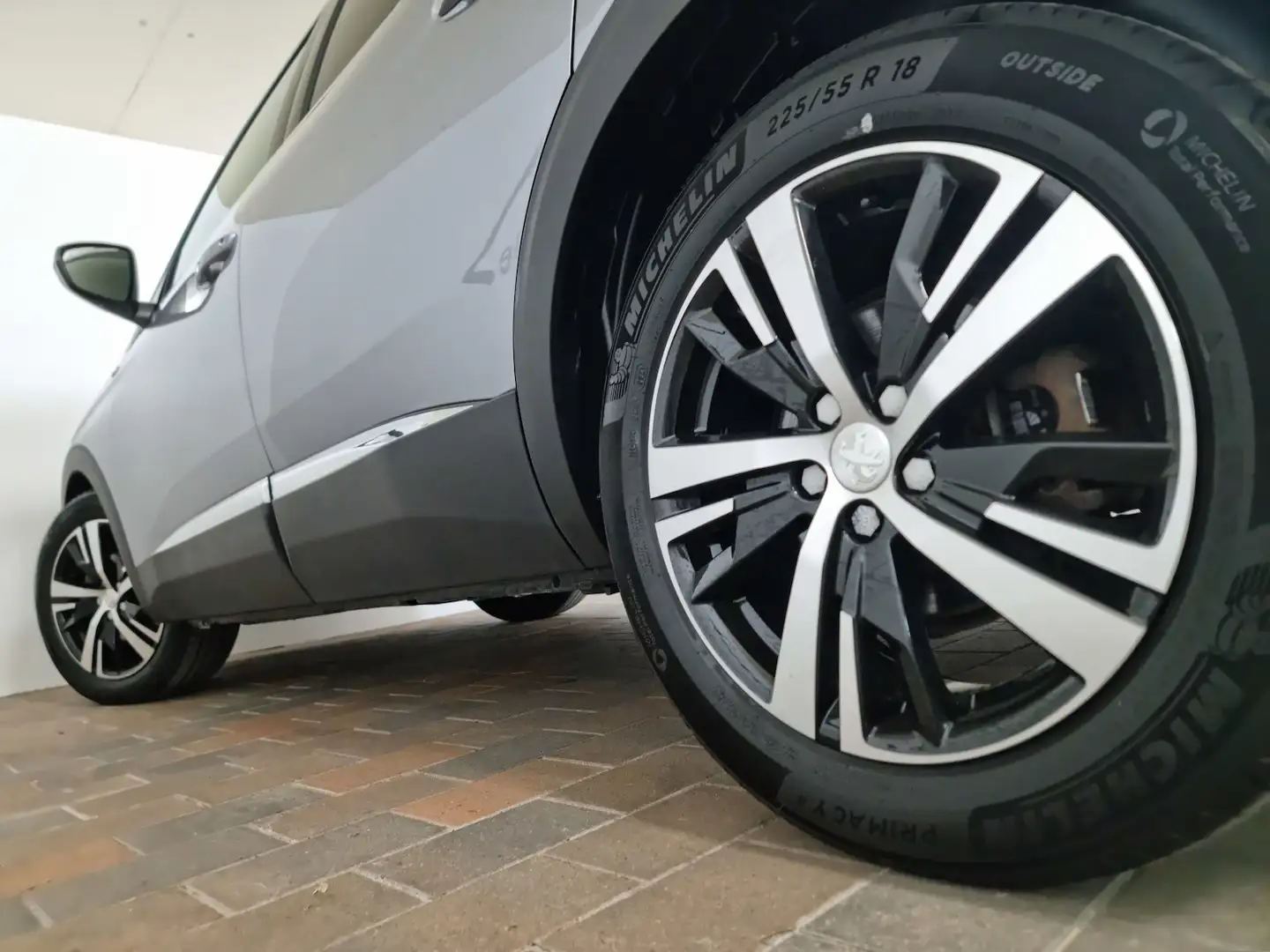 Peugeot 5008 GT LED APP SHZ Kamera Digital Navi 7-Sitzer Grau - 2