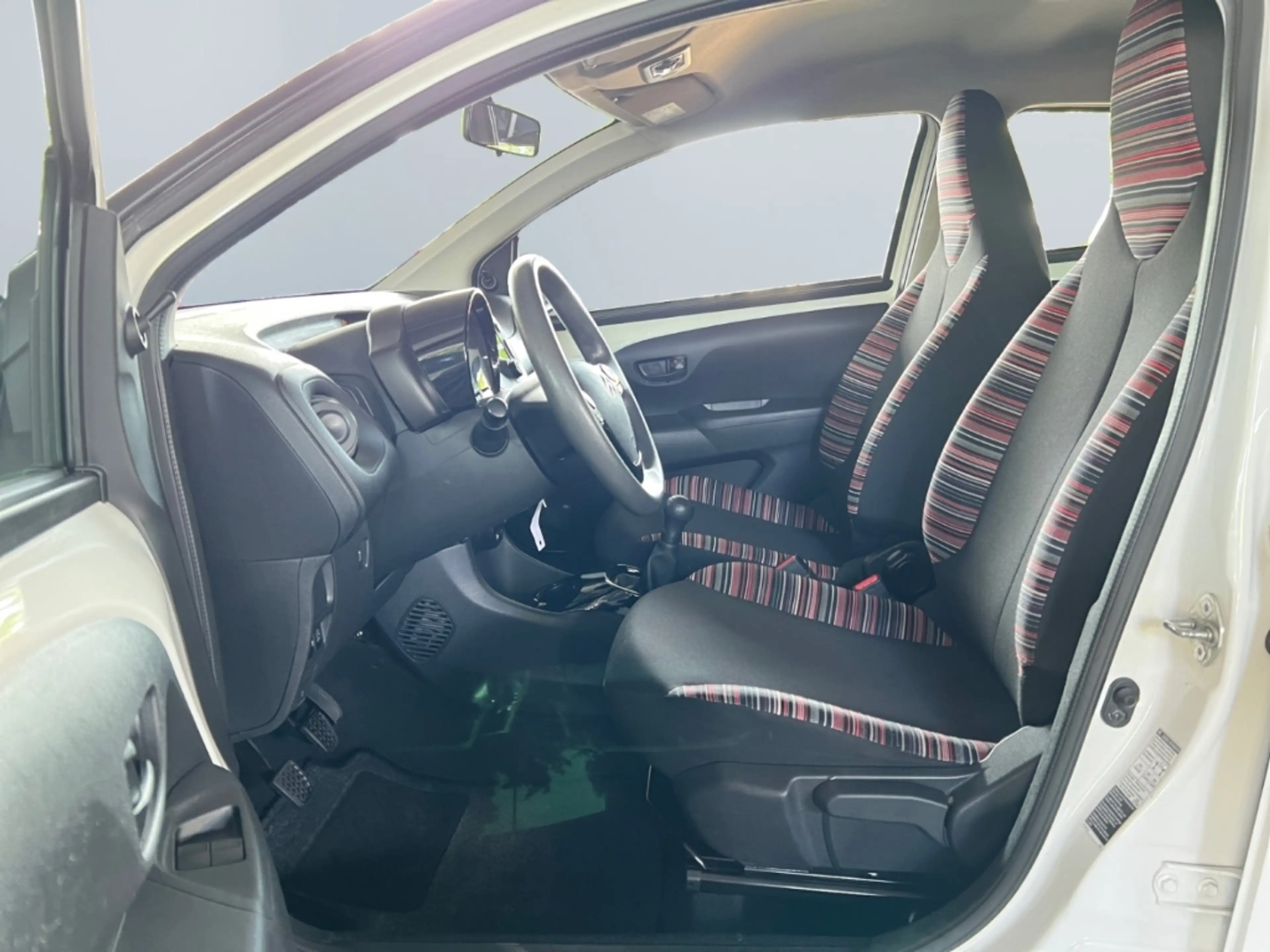 Citroen C1 Feel *Bluetooth*DAB*Klima*teilbare Rücksitze* — photo 9