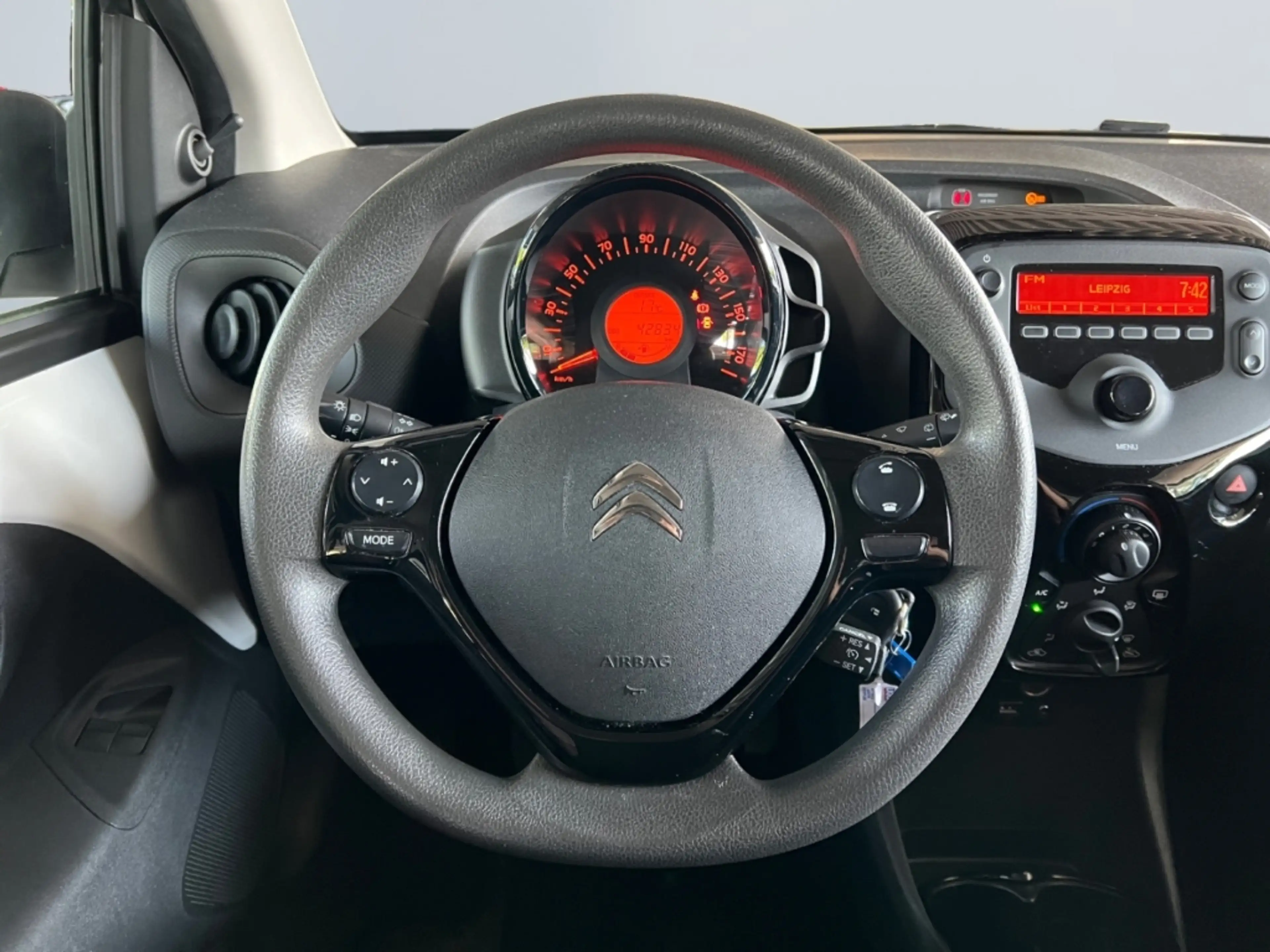 Citroen C1 Feel *Bluetooth*DAB*Klima*teilbare Rücksitze* — photo 12