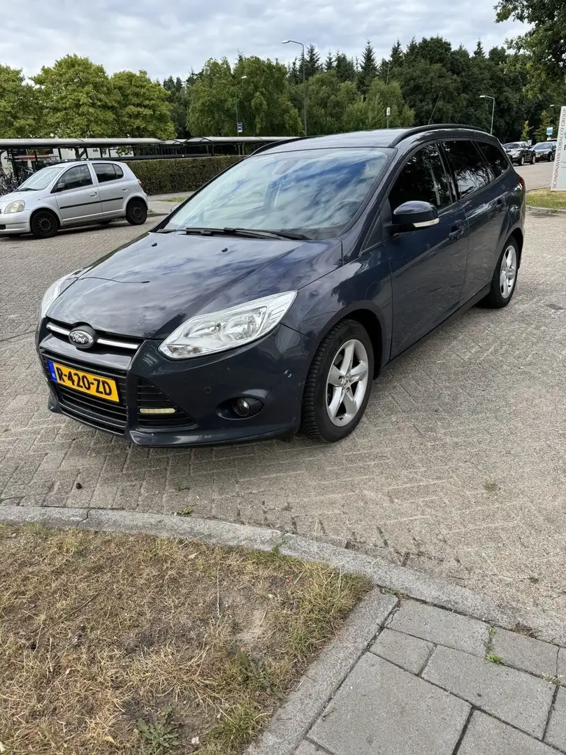 Ford Focus Turnier 1.0 EcoBoost Grijs - 2