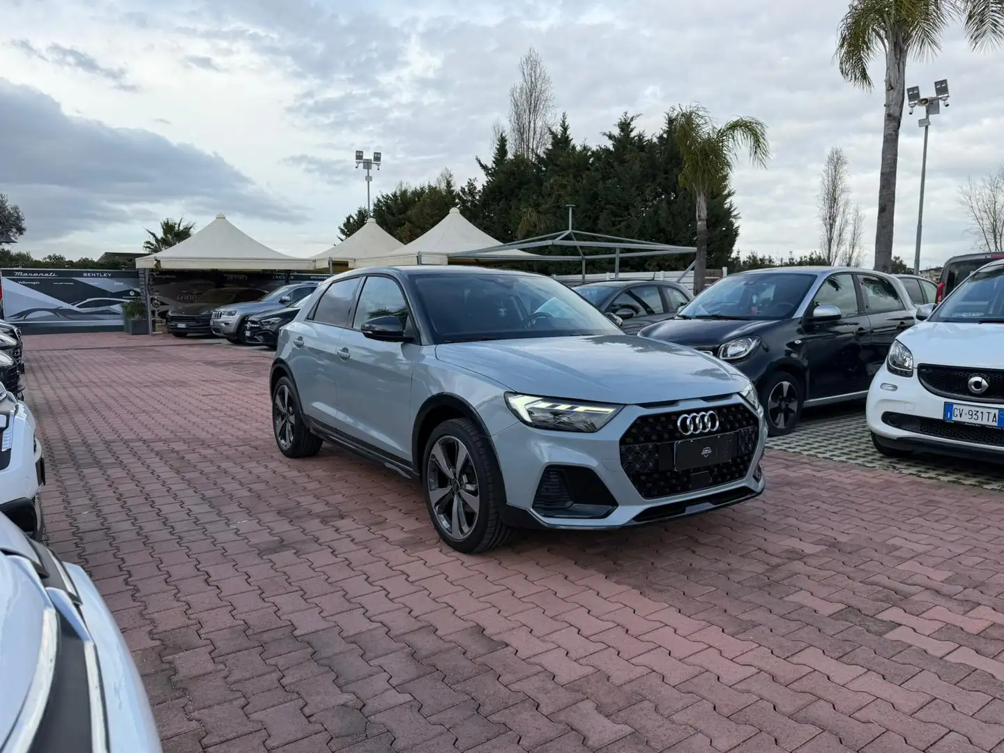 Audi A1 A1 allstreet 30 1.0 tfsi Identity Contrast 110cv Grau - 1