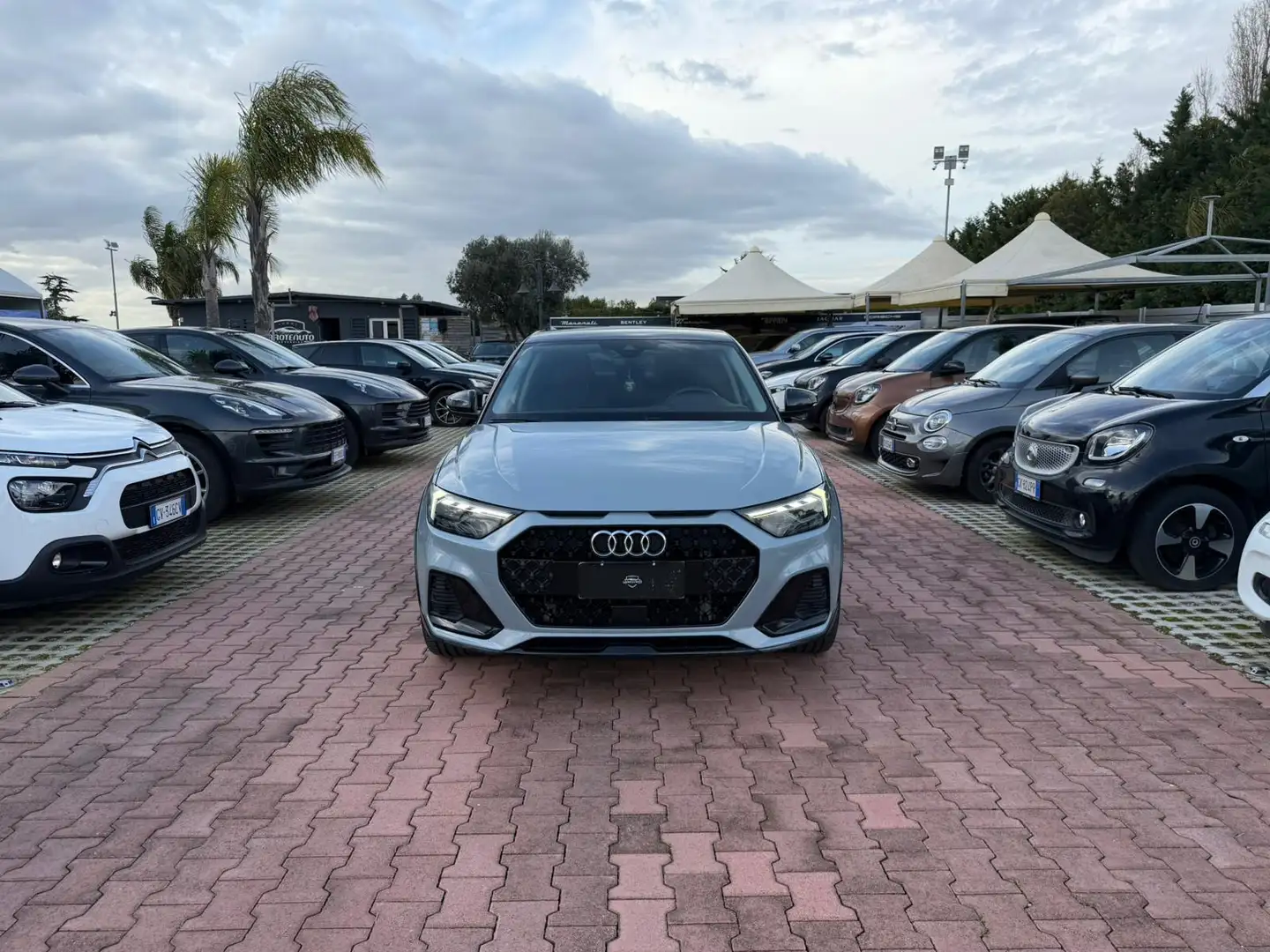 Audi A1 A1 allstreet 30 1.0 tfsi Identity Contrast 110cv Grau - 2