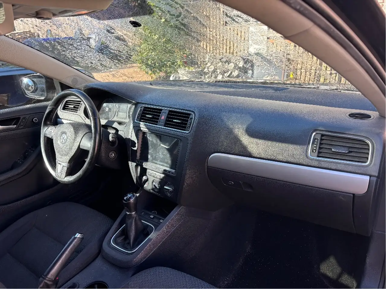 Volkswagen Jetta снимка Volkswagen Jetta