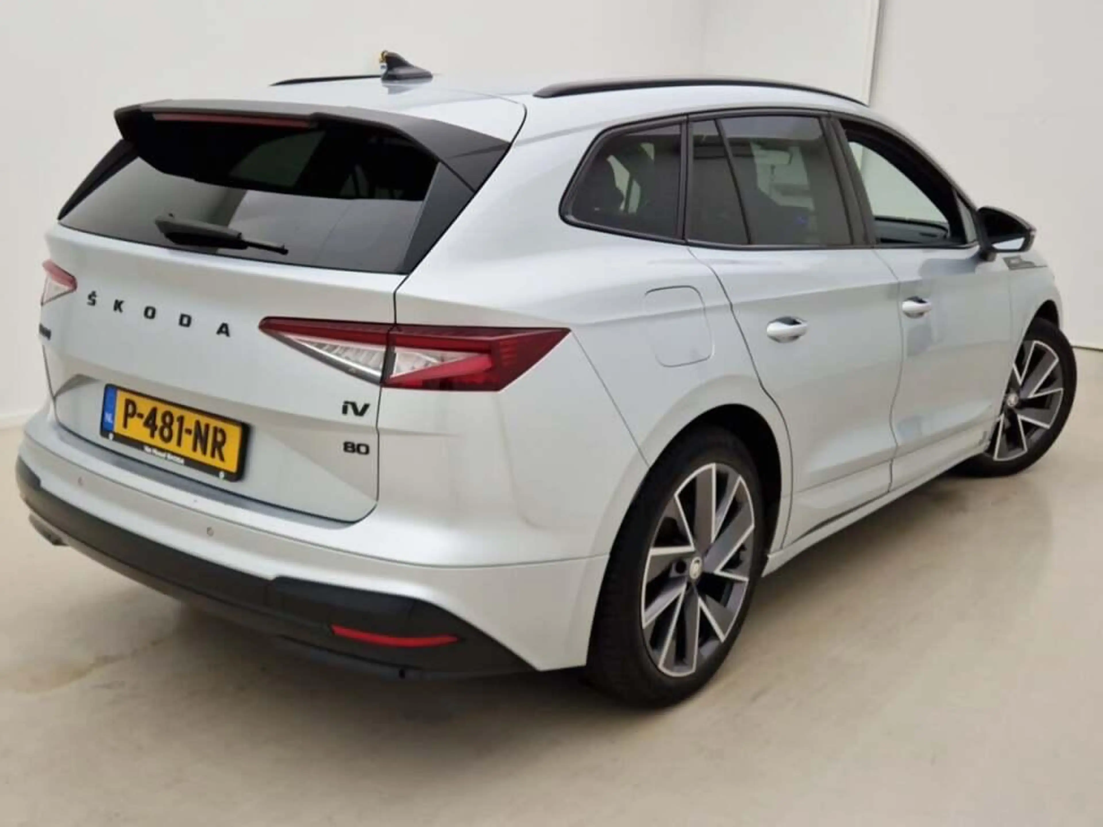 Skoda Enyaq iV 80 Founders Edition Black — photo 2
