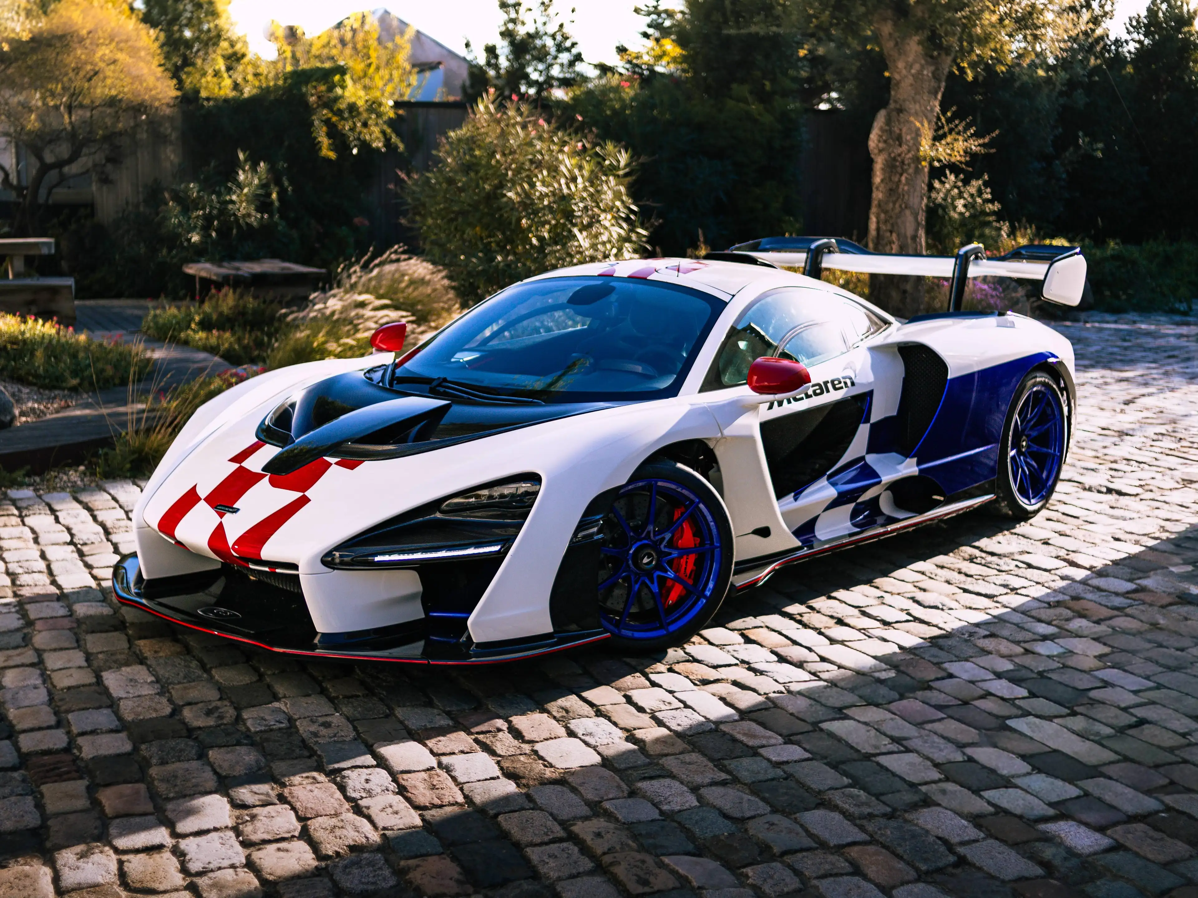 McLaren Senna 1 OF 3 MSO FINA McLaren F1 GTR tribute-livery/ Like new/ Lift system/ Carbon Pack