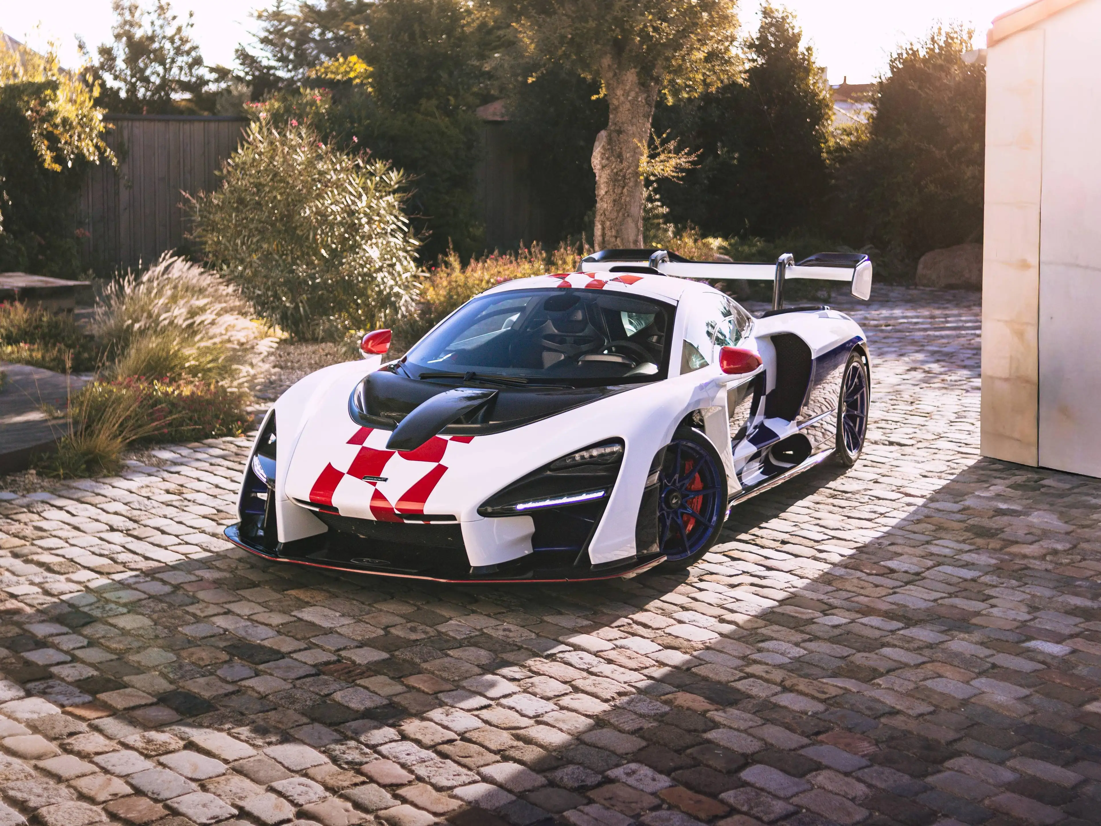 McLaren Senna 1 OF 3 MSO FINA McLaren F1 GTR tribute-livery/ Like new/ Lift system/ Carbon Pack — photo 4