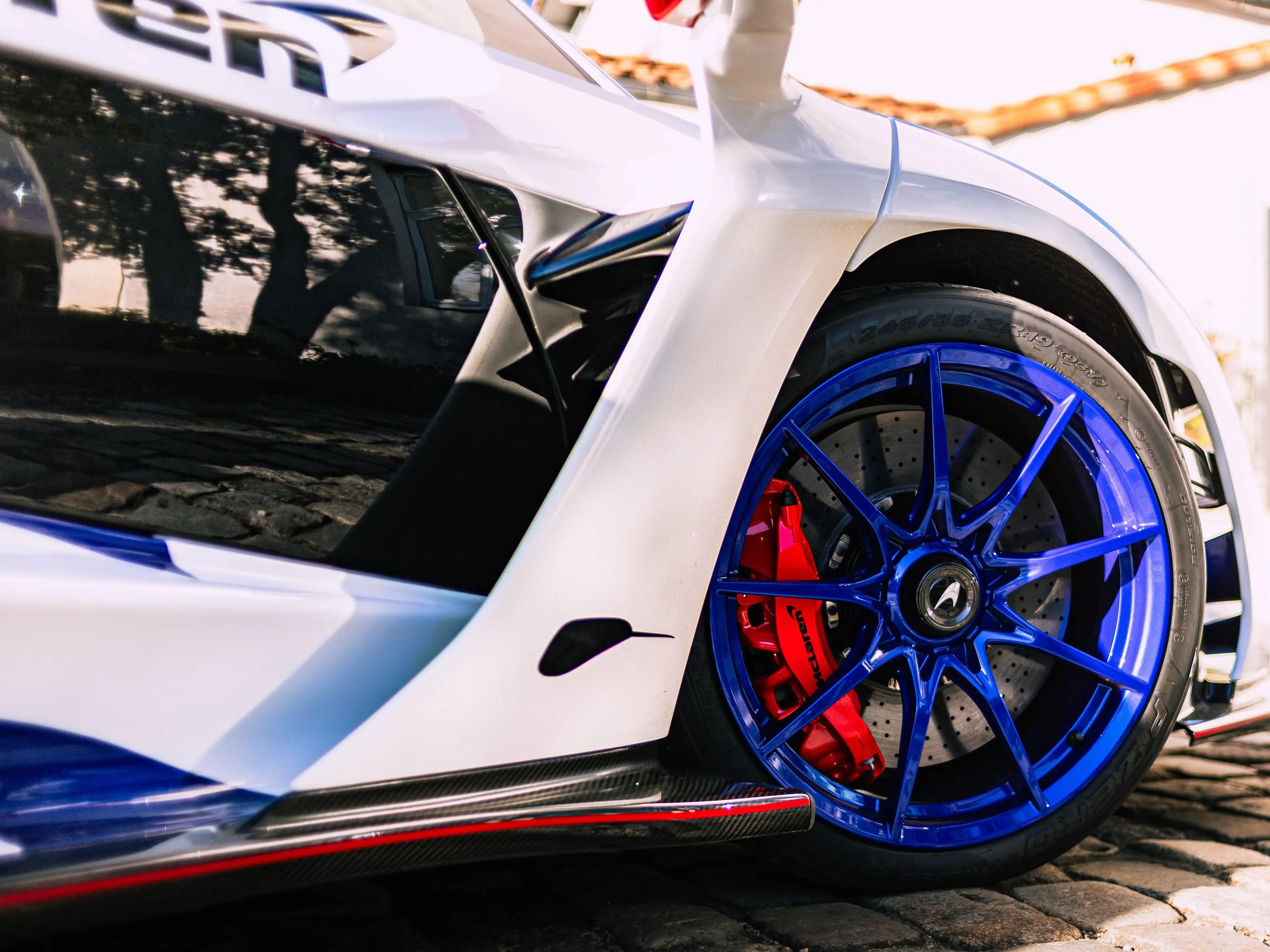 McLaren Senna 1 OF 3 MSO FINA McLaren F1 GTR tribute-livery/ Like new/ Lift system/ Carbon Pack — photo 14