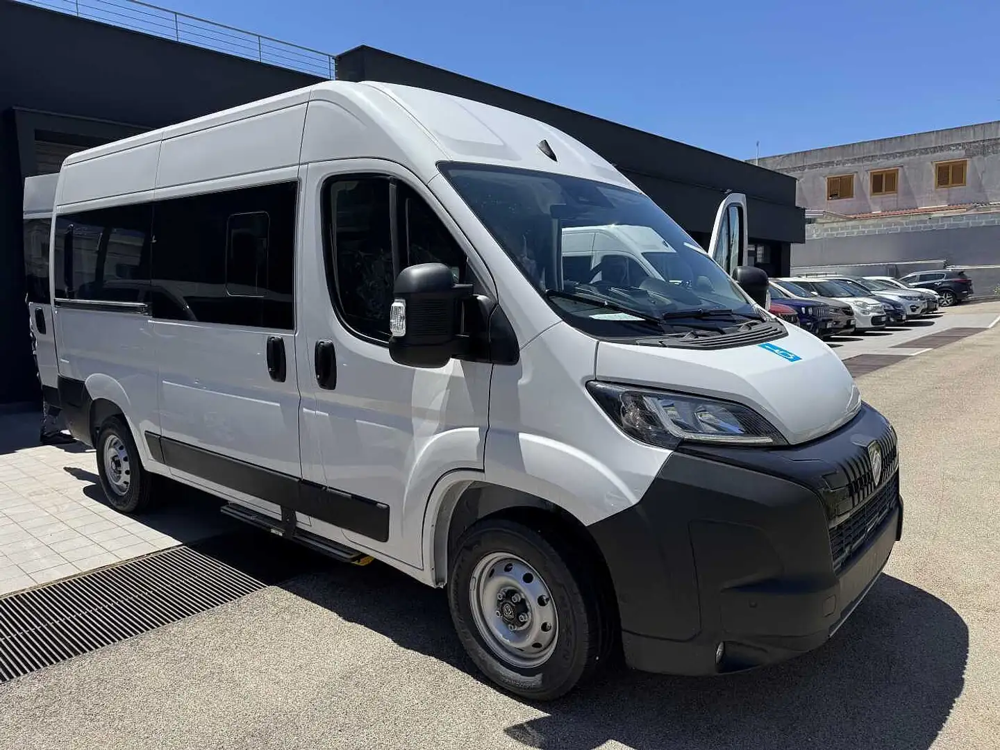 Peugeot Boxer 335  BlueHDi 140 S&S vetrato L2H2 - 1