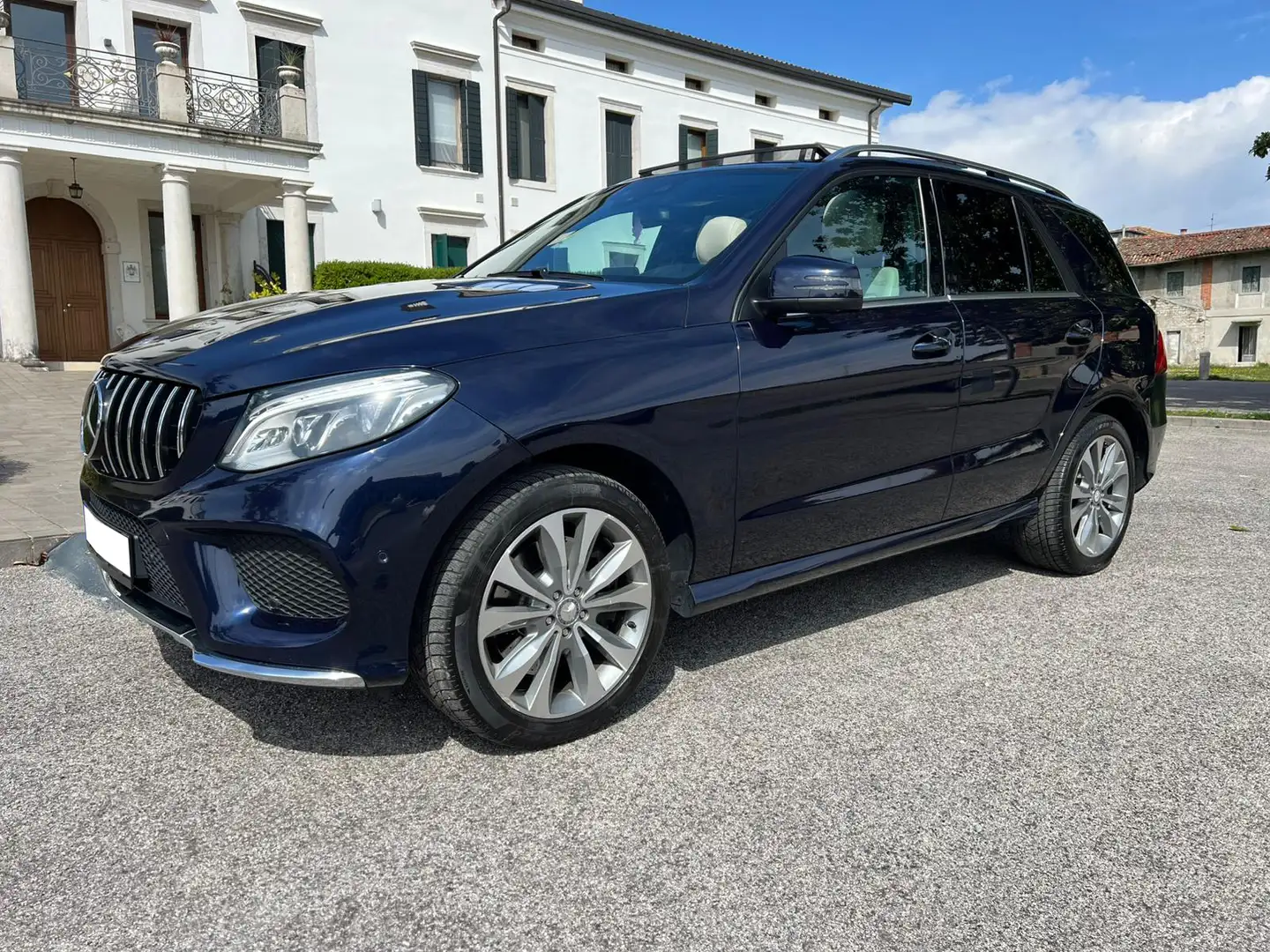 Mercedes-Benz GLE 500 4MATIC Blau - 1